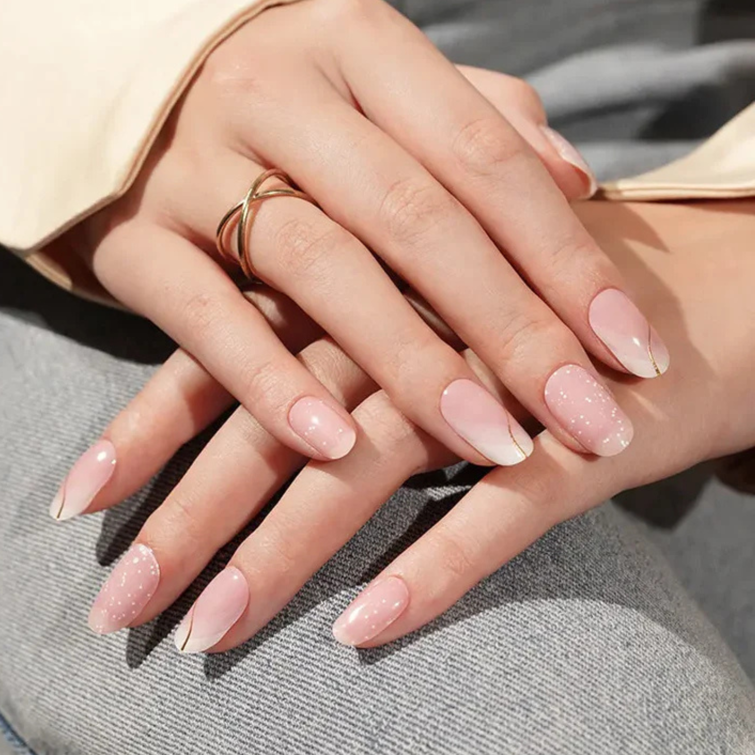 Uñas Gel Semi Curado Manicure - Degrade Asimétrico y Líneas Doradas -7