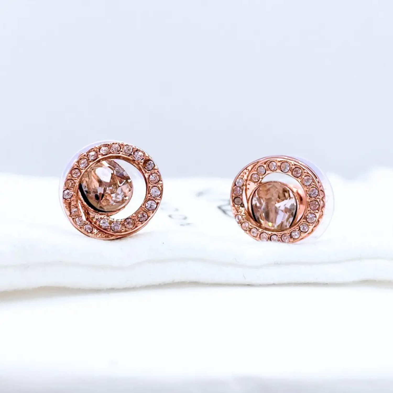 Aros Apegados Rose Gold Circonitas Gota Punto De Luz-3