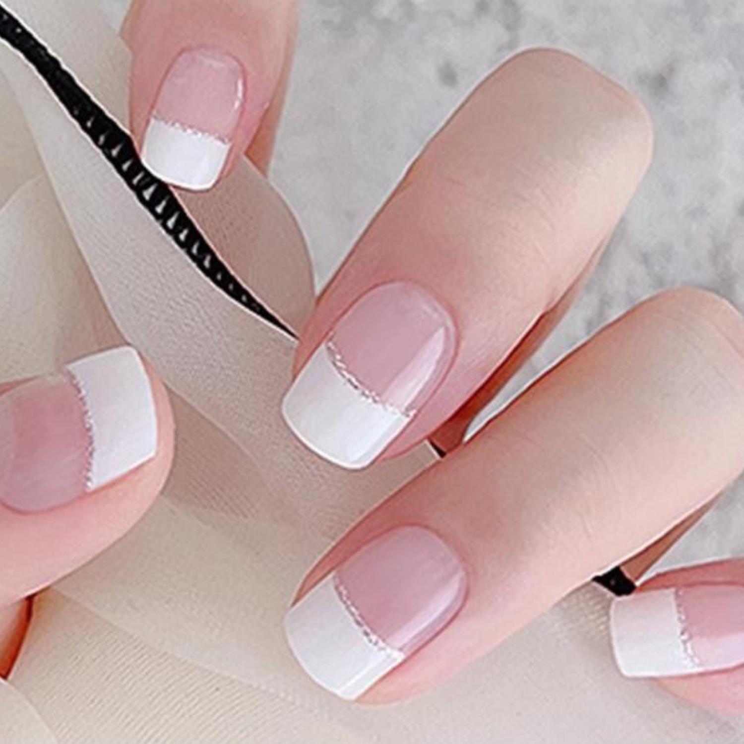 Uñas Gel Semi Curado Manicure - Francesa con detalle línea plateada-6