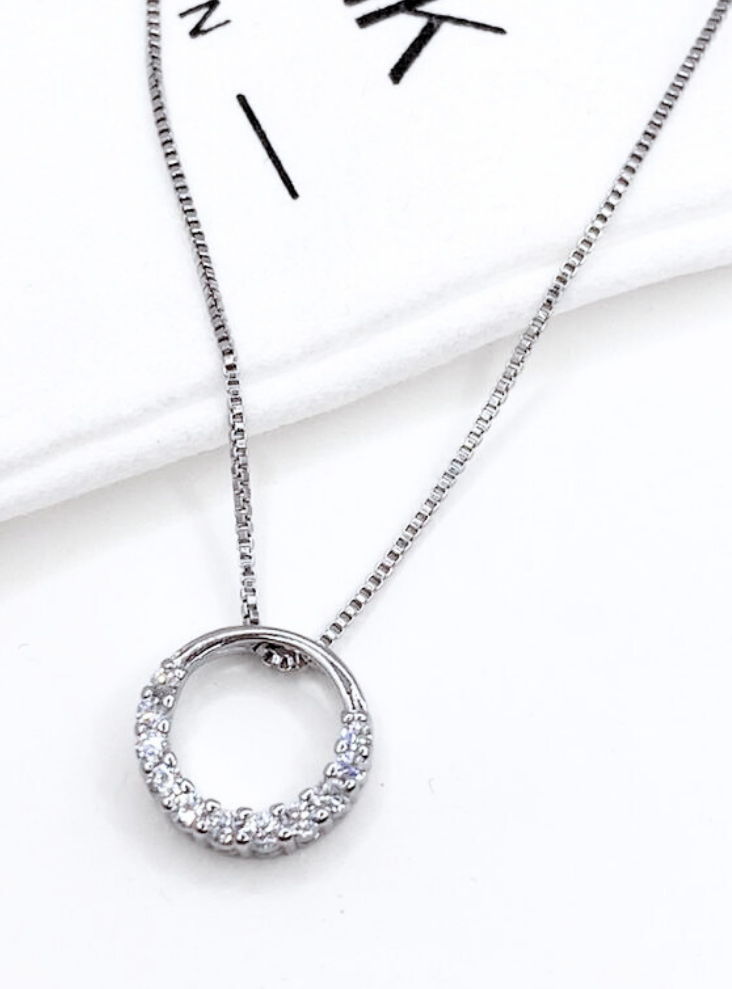 Collar Colgante Redondo con Cintillo de Circones en Plata 925-5