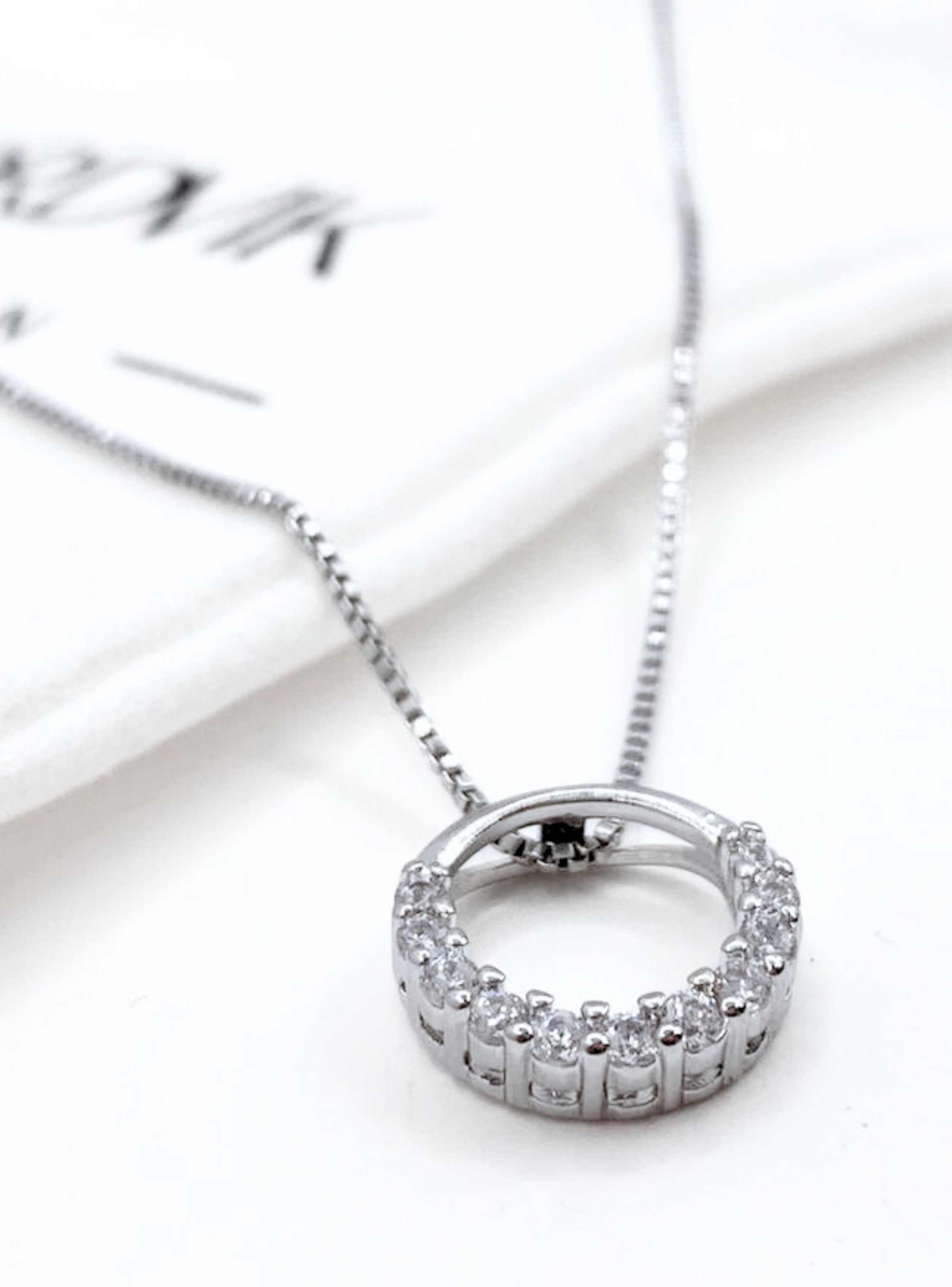 Collar Colgante Redondo con Cintillo de Circones en Plata 925-6