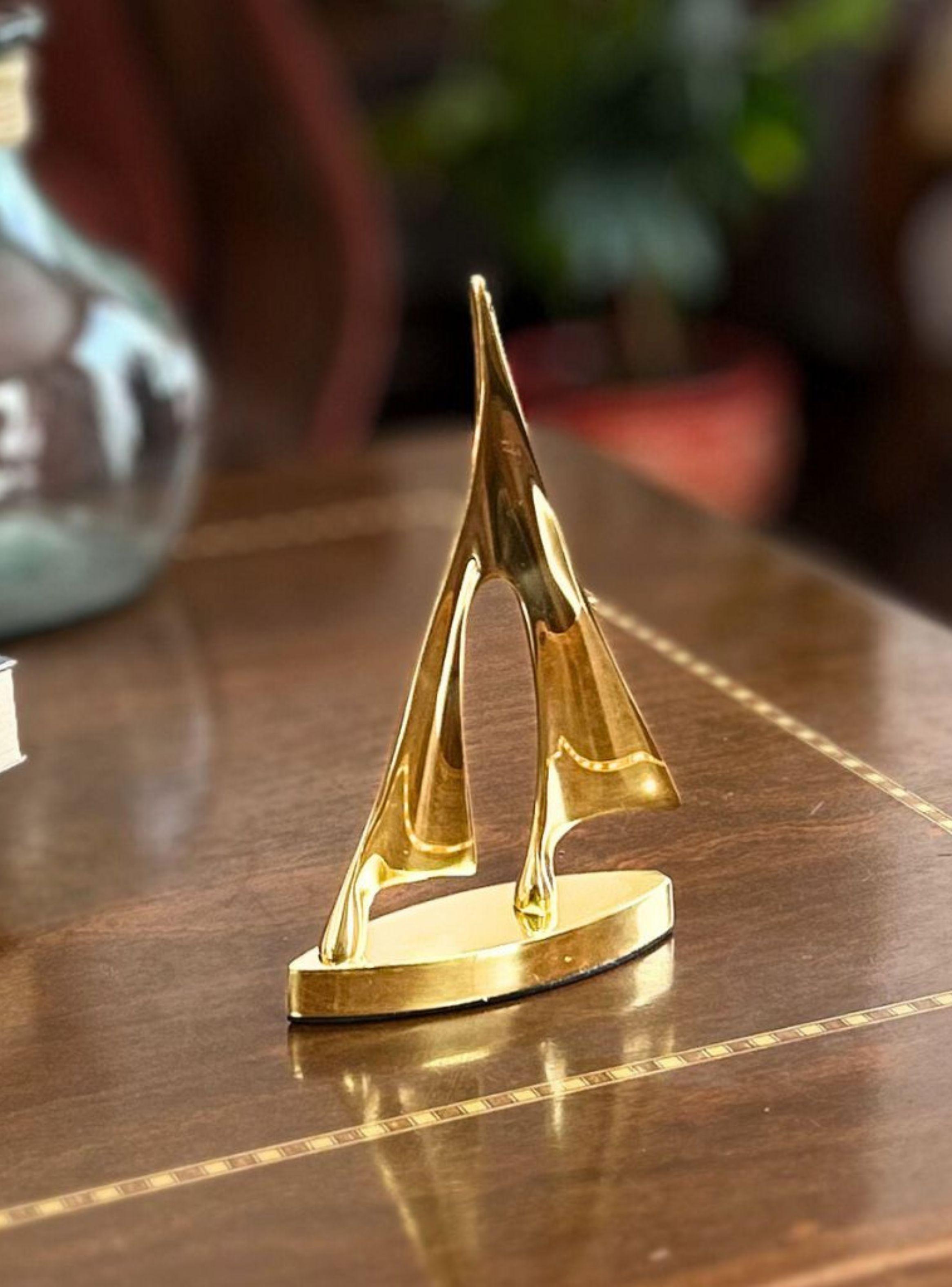 Figura Decorativa Velero Dorado-2