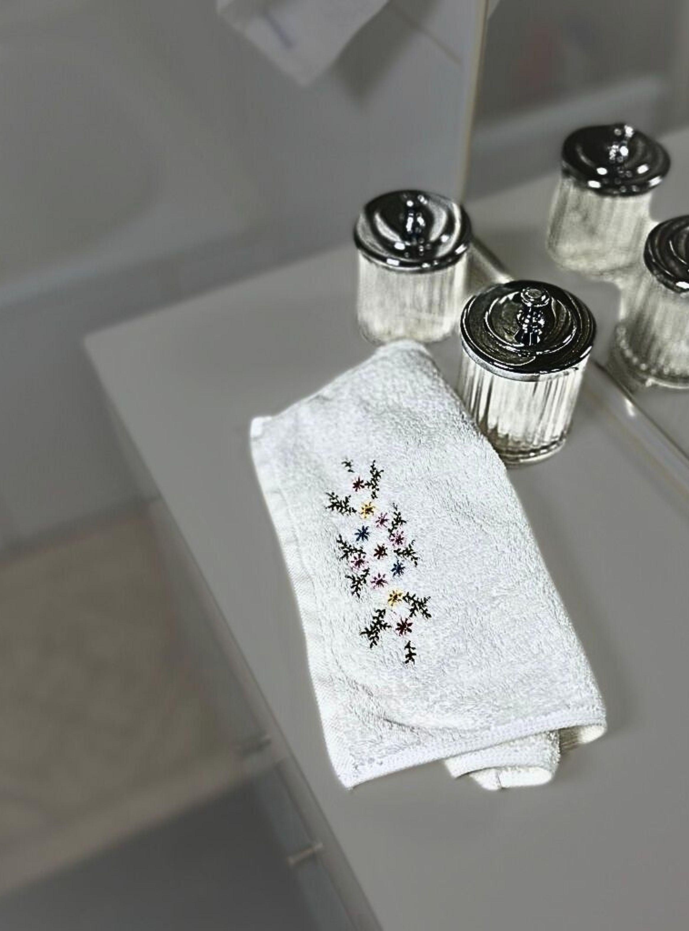 3 TOALLAS ROYAL TOUCH Floral Visita 30 cm x 45 cm Algodón 550 GSM BOHEMIK-4