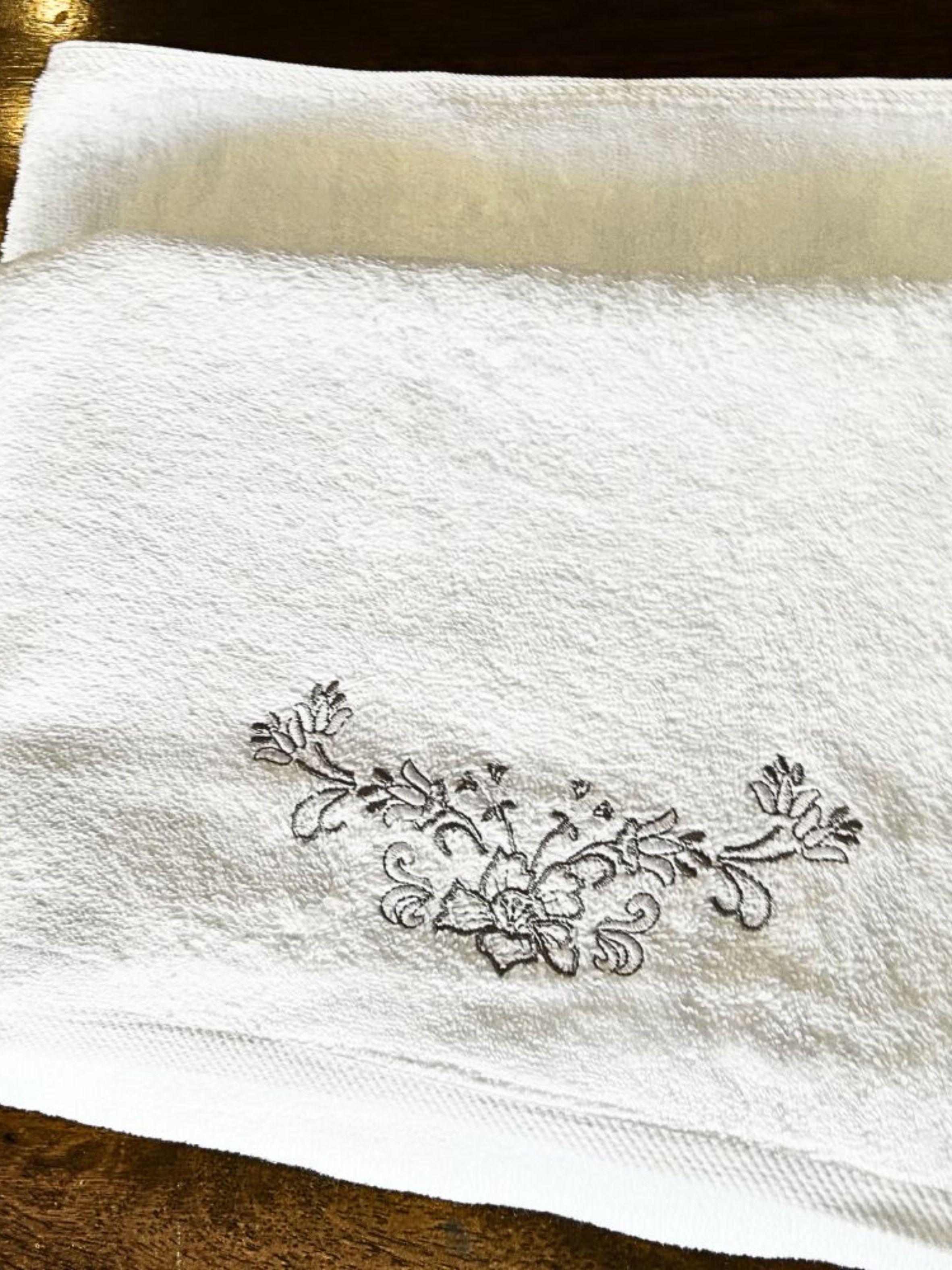 JUEGO DE 3 TOALLAS ROYAL TOUCH GRAY ( 1 de Visita, 1 de Mano y 1 de Baño)-5