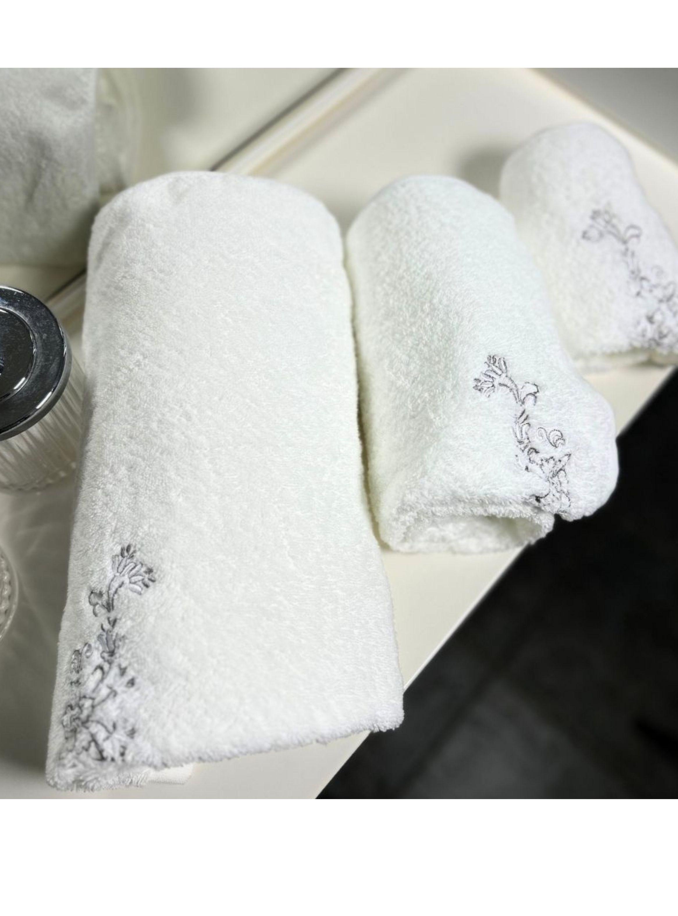 Set de 3 Toallas bordadas Algod n 550 GSM Gray 1 x tama o y Cortina de Bano Kenya-5