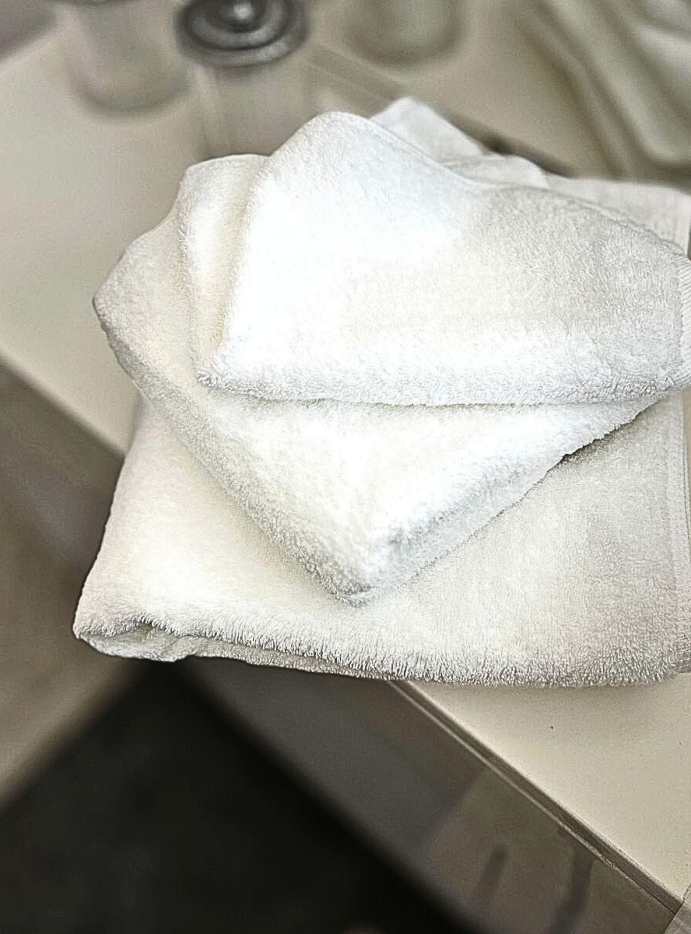 JUEGO DE 3 TOALLAS ROYAL TOUCH ( 1 de Visita, 1 de Mano y 1 de Baño)-3