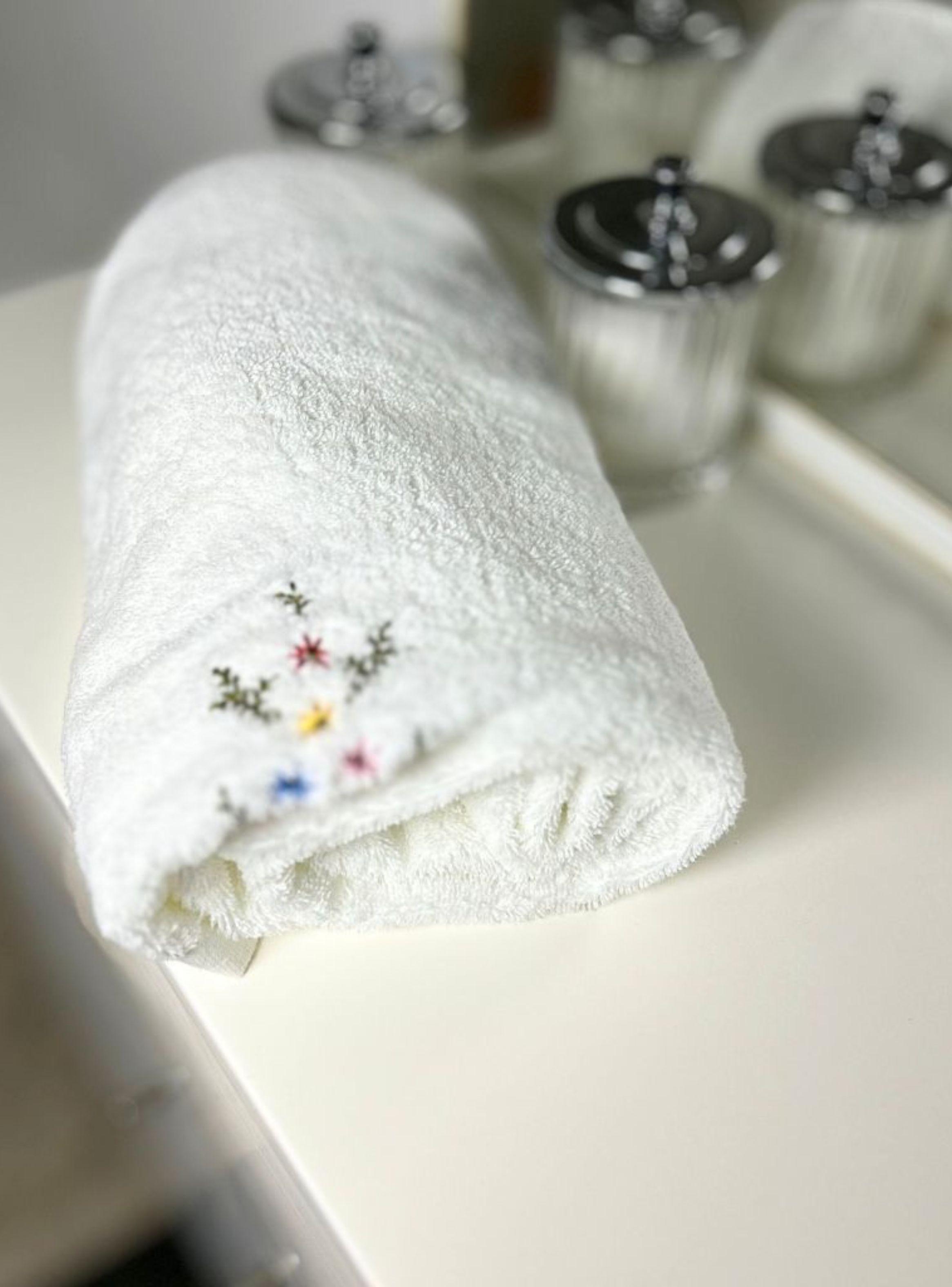 Juego TOALLAS ROYAL TOUCH Floral, Algodón, 550 GSM, 1 de cada tamaño-2