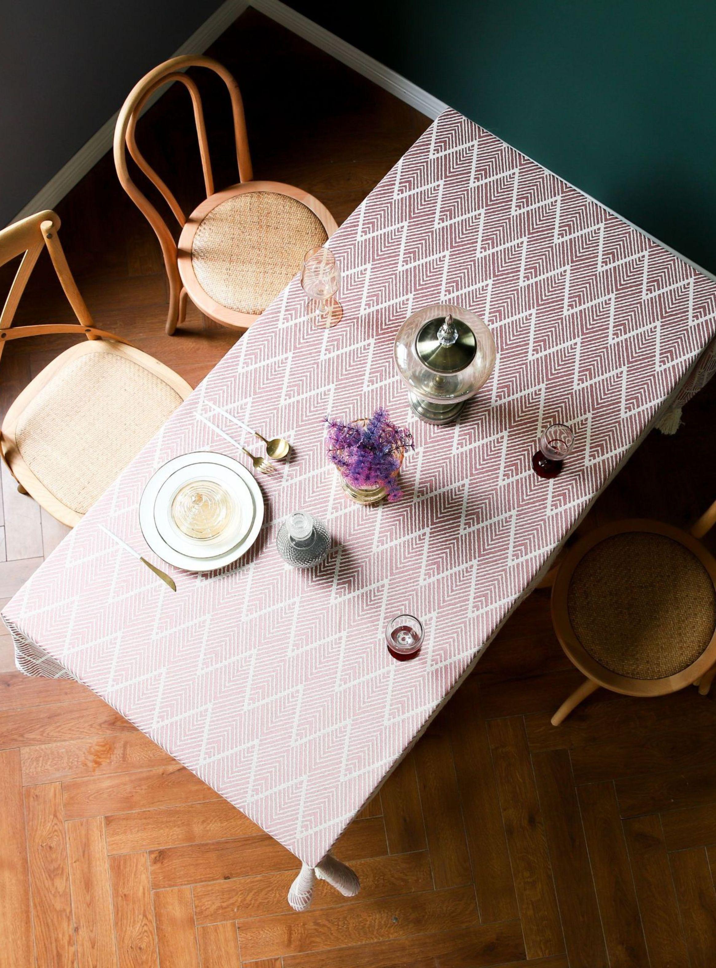 Mantel Rectangular Rojo Bordado Lineas ZigZag-2