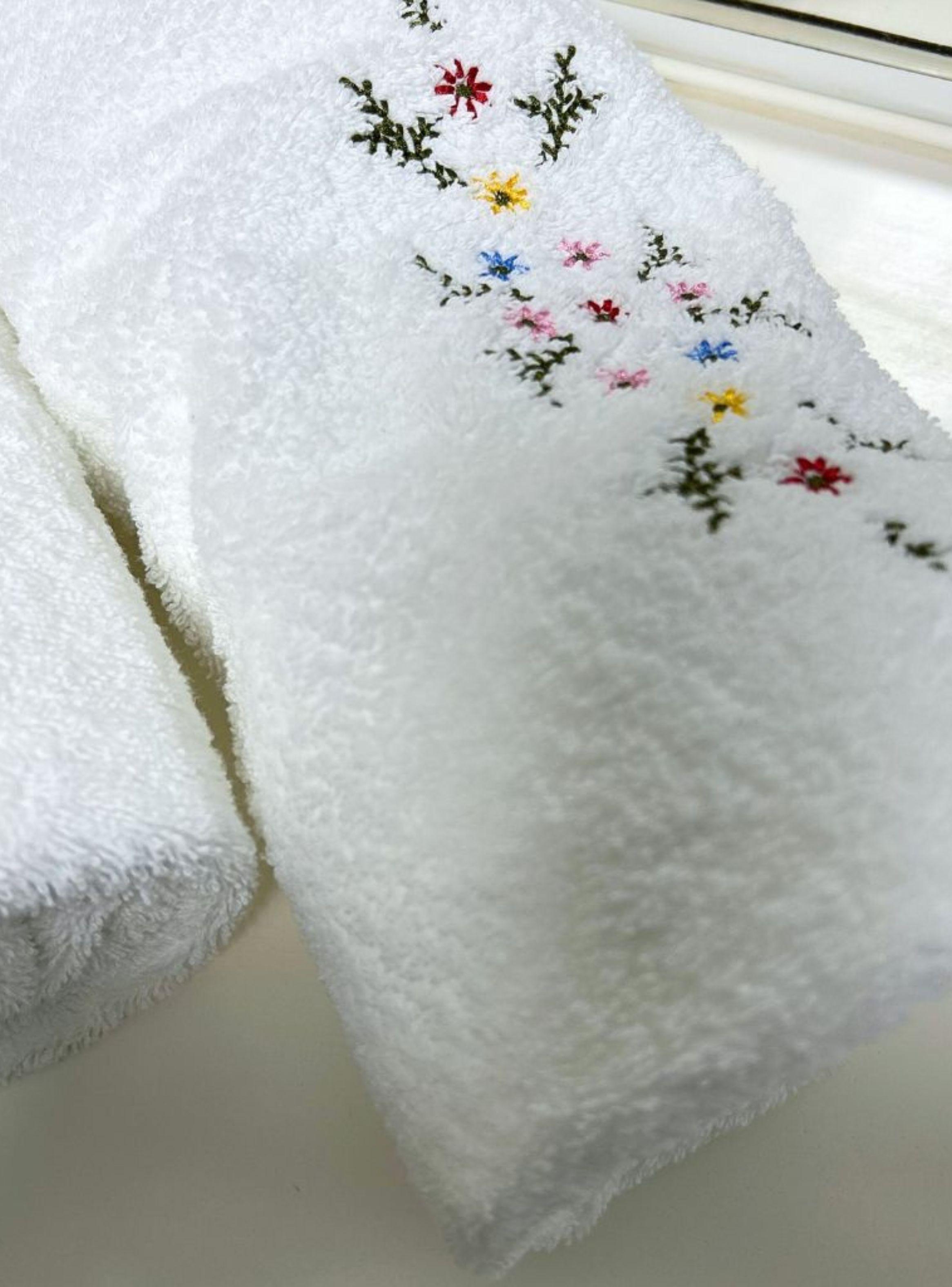 Set de 3 Toallas bordadas Algodon 550 GSM Floral 1 x tamagno y Cortina de Bagno Azzurro-3