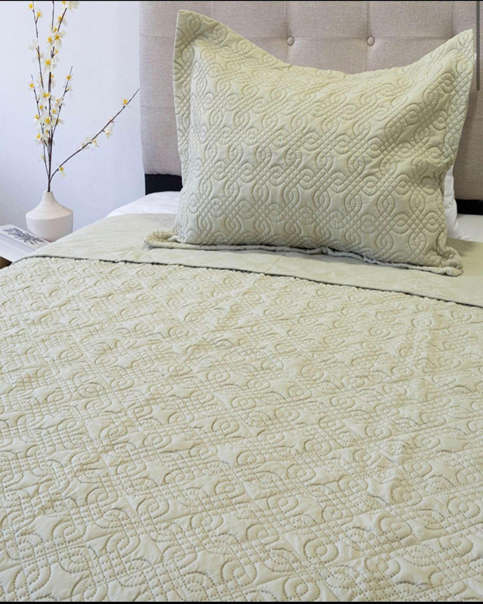 Quilt MAS 1 ALMOHADA DE REGALO plaza y media Doral D10-1