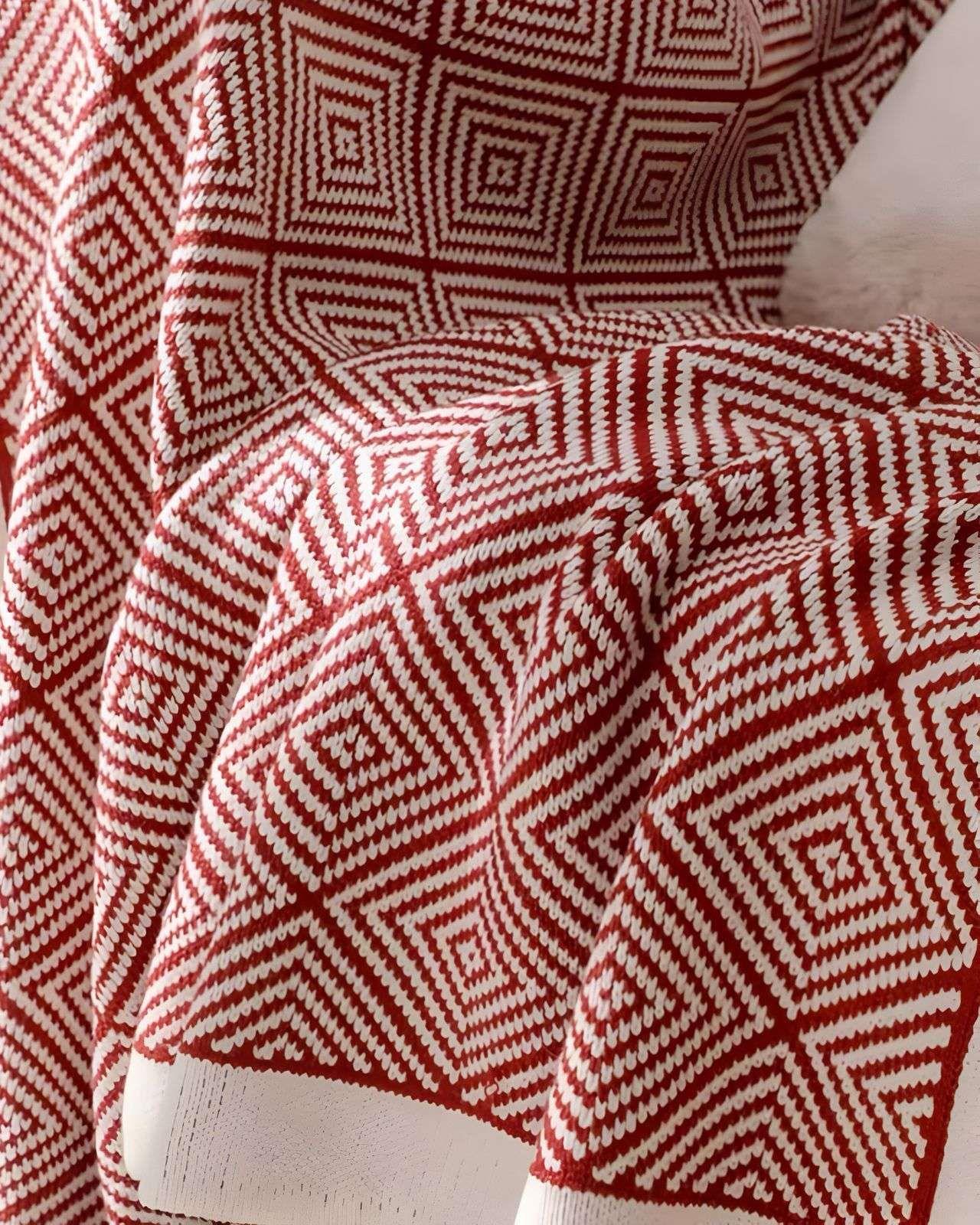 Mantas para sofas camas u oficinas con pompon 130x150 cm Burdeo-3