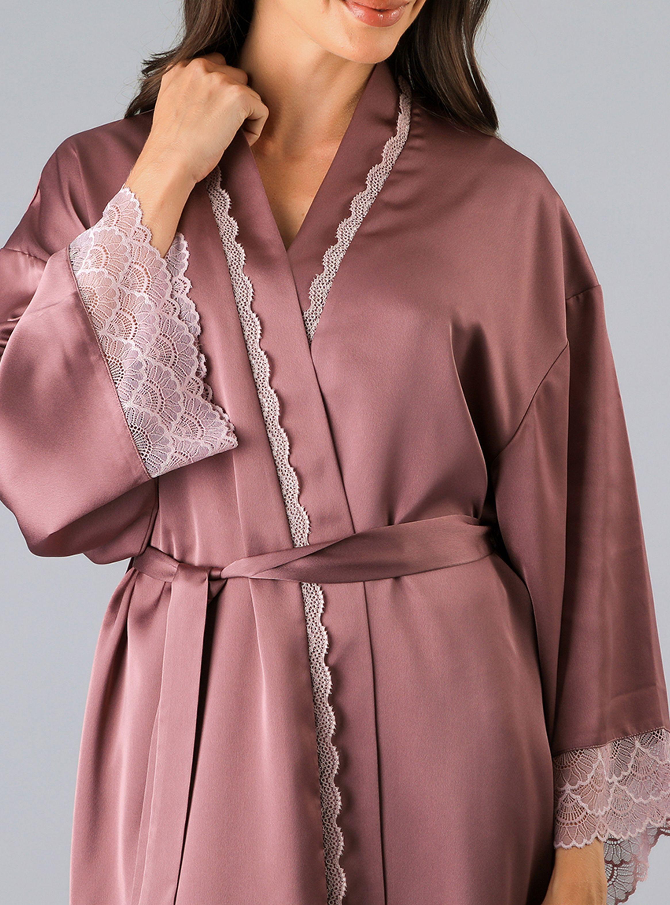 Bata Satinada con Encaje-2