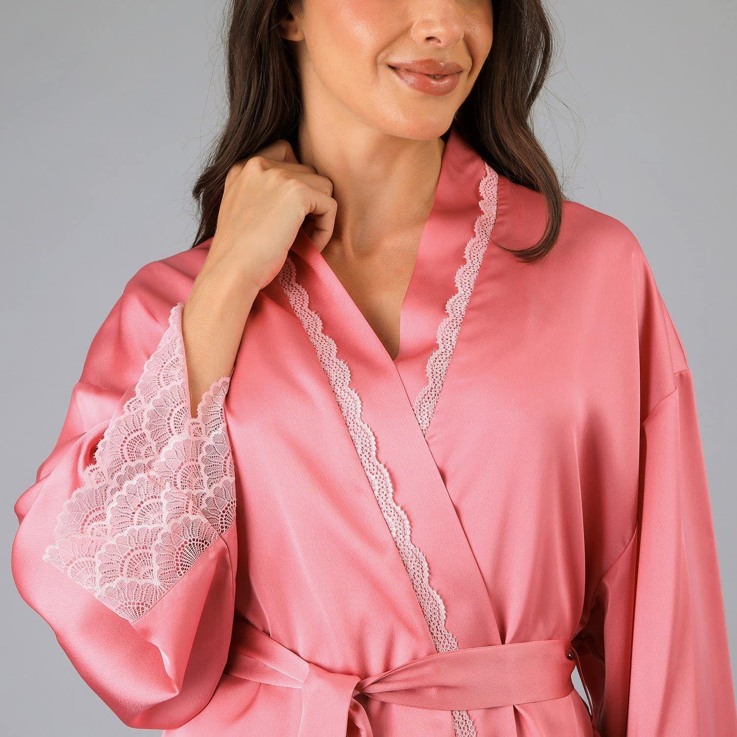 Bata Satín Encaje Rosado-2