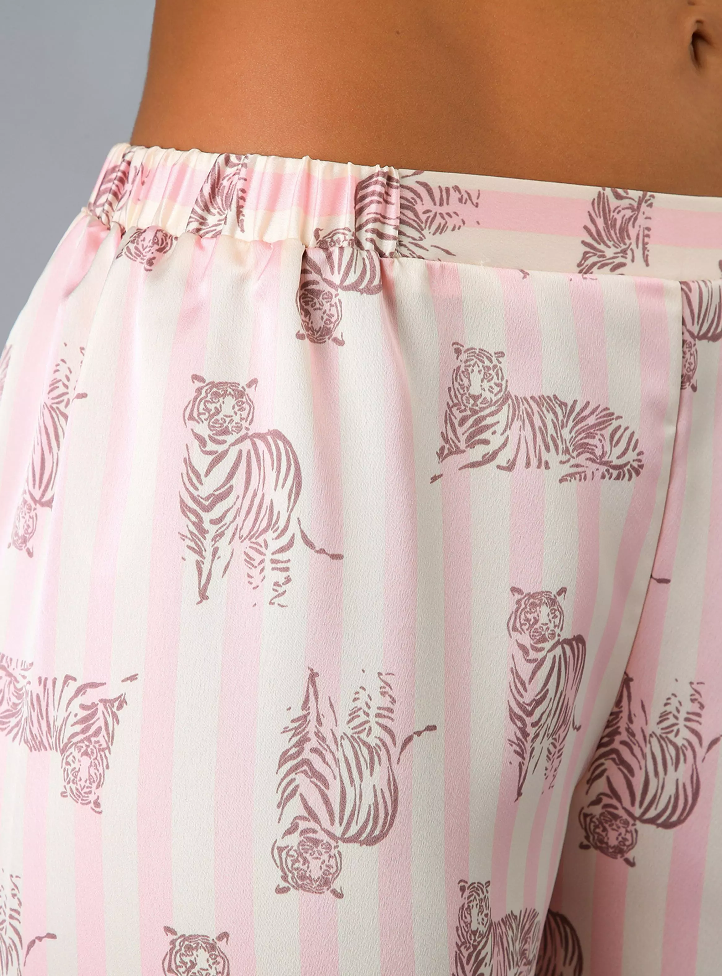 Set Camisero + Pantalón Satín Print Morado-3