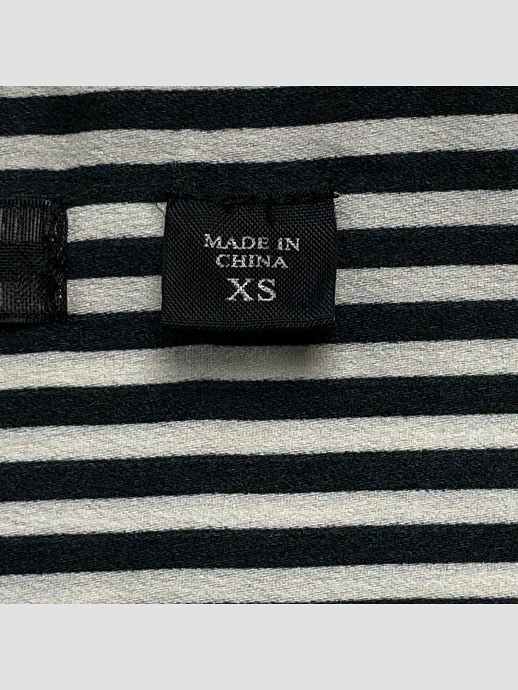 Blusa GUESS - Talla XS (VOP01071021)-2