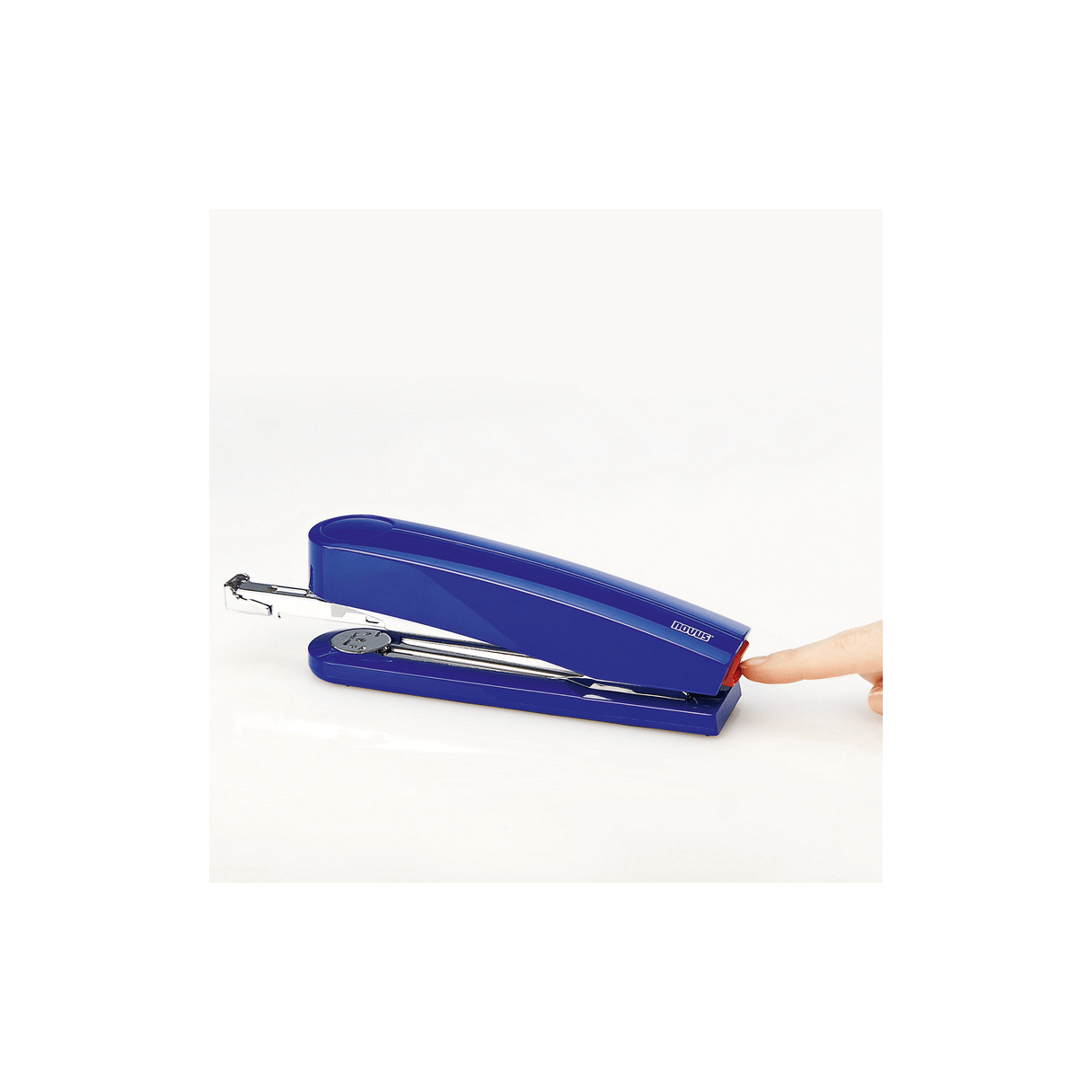 Corchetera Novus B-5 40 hojas 24/6/8 y 26/6/8 negra-1