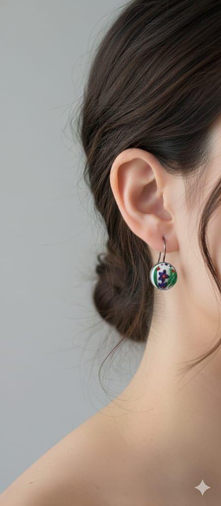 Aros florales de cer mica blanca pintados a mano Kawita Joyas-2