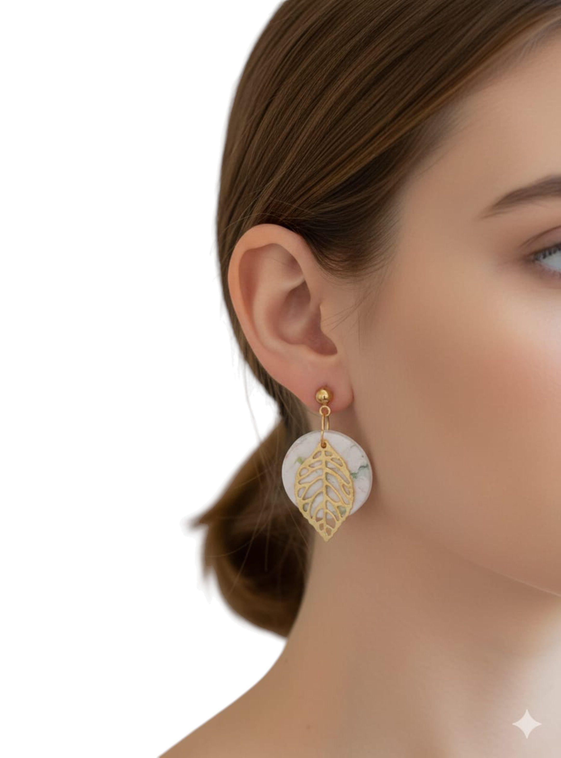 Aros Artesanales con Hoja Dorada y Base Mármol – Estilo Natural Elegante-2