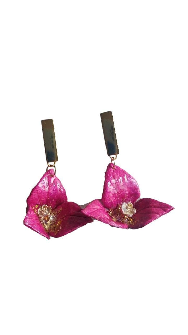 Pendientes Flor Fucsia con Brillo Dorado-0