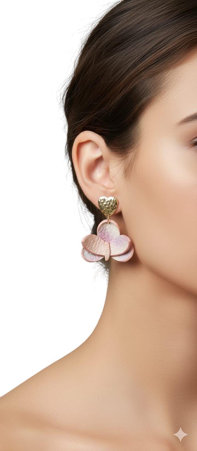 Aros Mariposa Rosada con Broche Dorado – Diseño Femenino y Artesanal-2