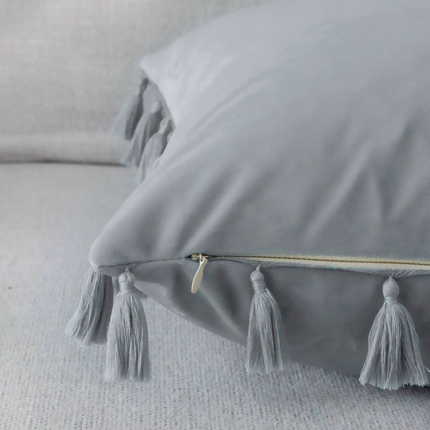 Funda Terciopelo Con Borla Gris Decorativa 45x45-2