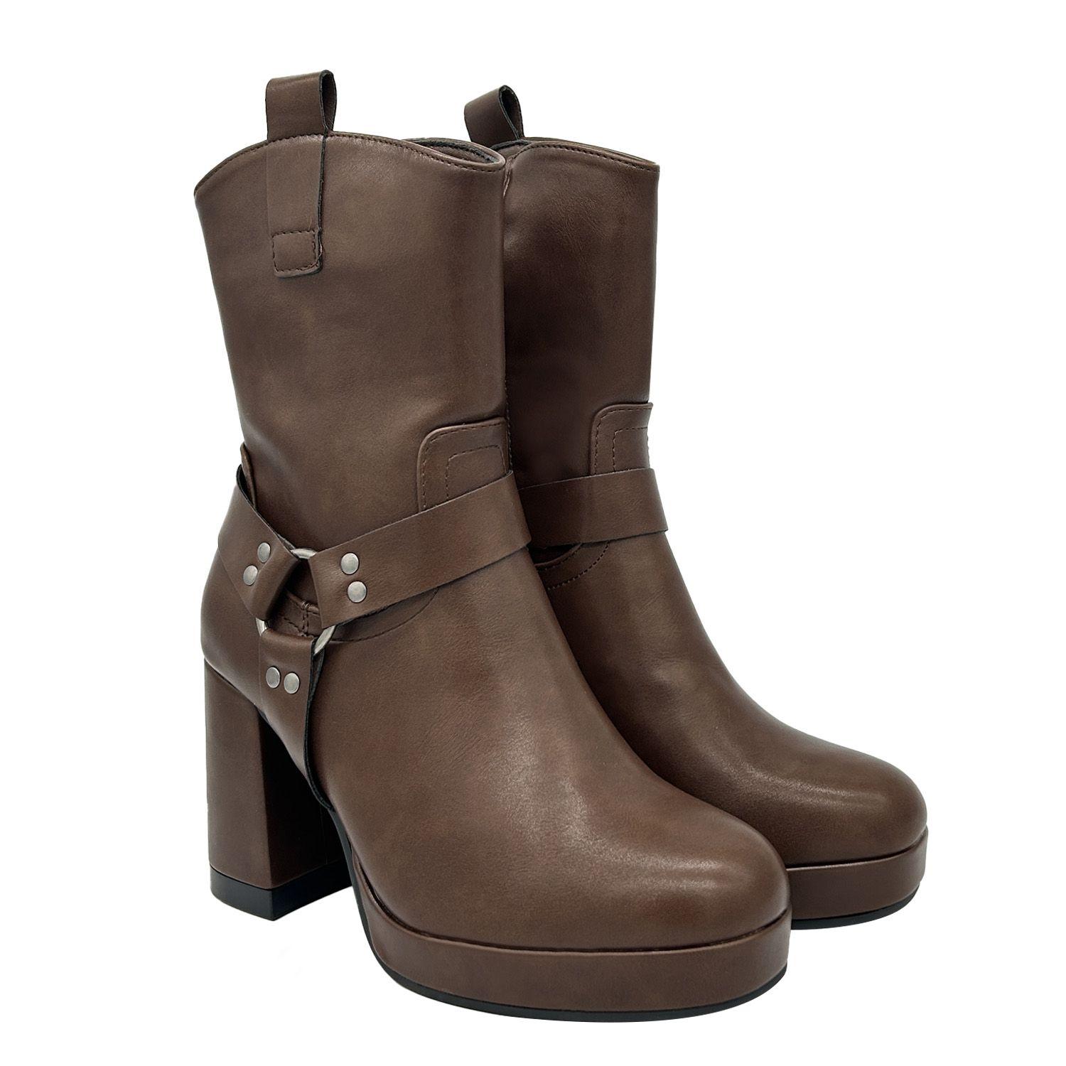 Bota para mujer color café con plataforma y detalles-1