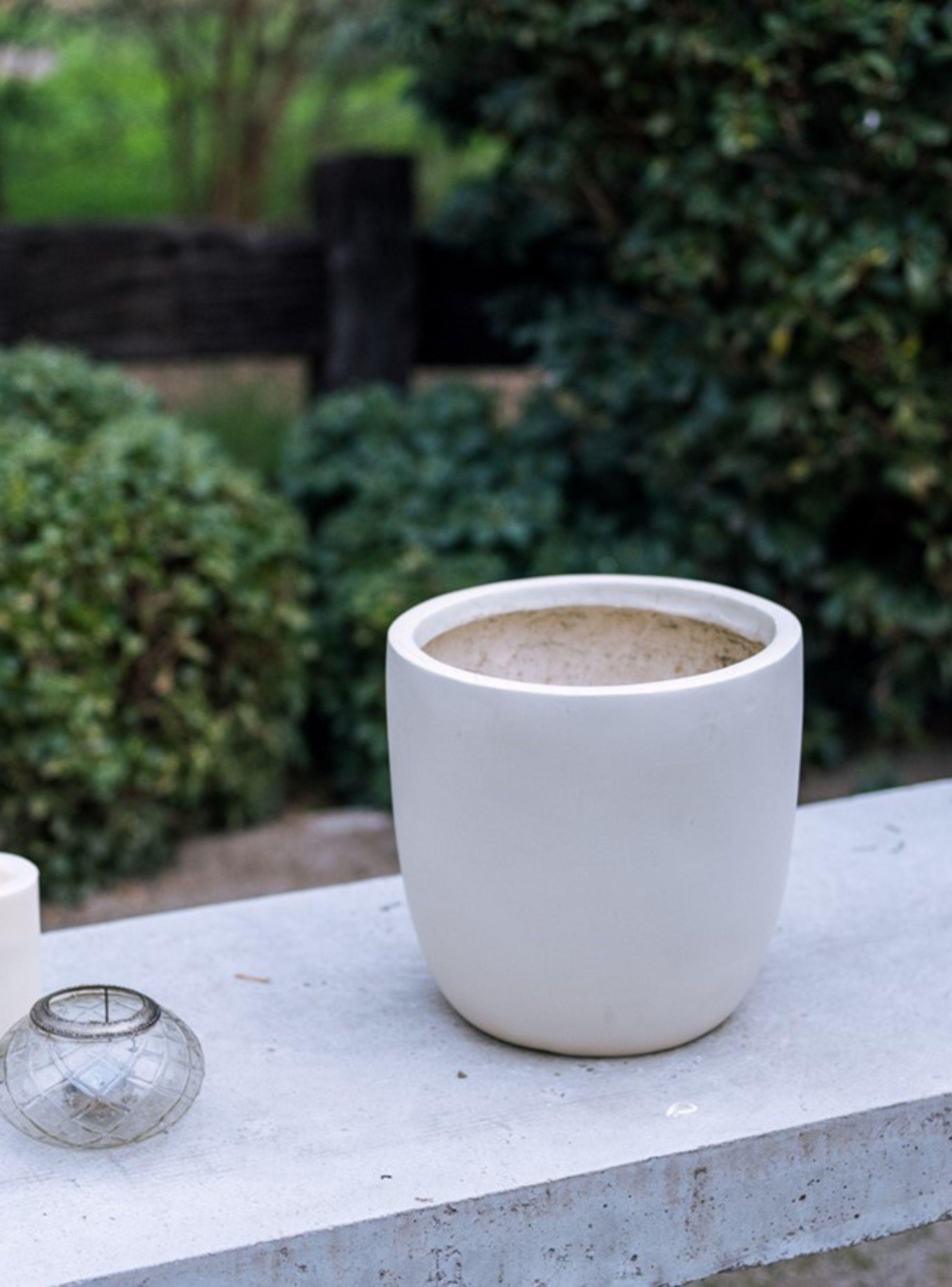 Macetero ovalado S color crema Vadell Home-1