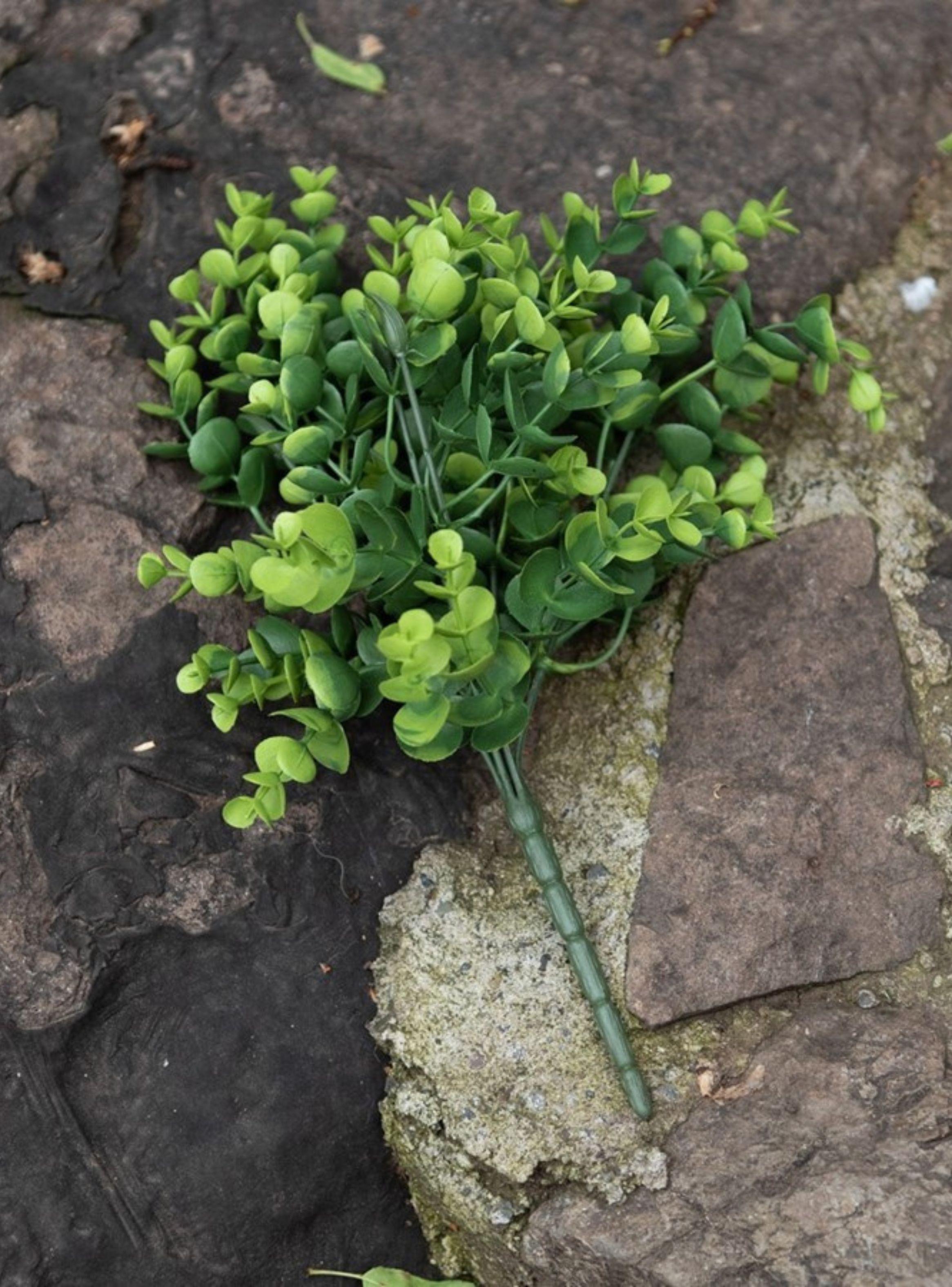 Hierba hoja redondeada verde, rama decorativa de 33 cm con protección UV-1