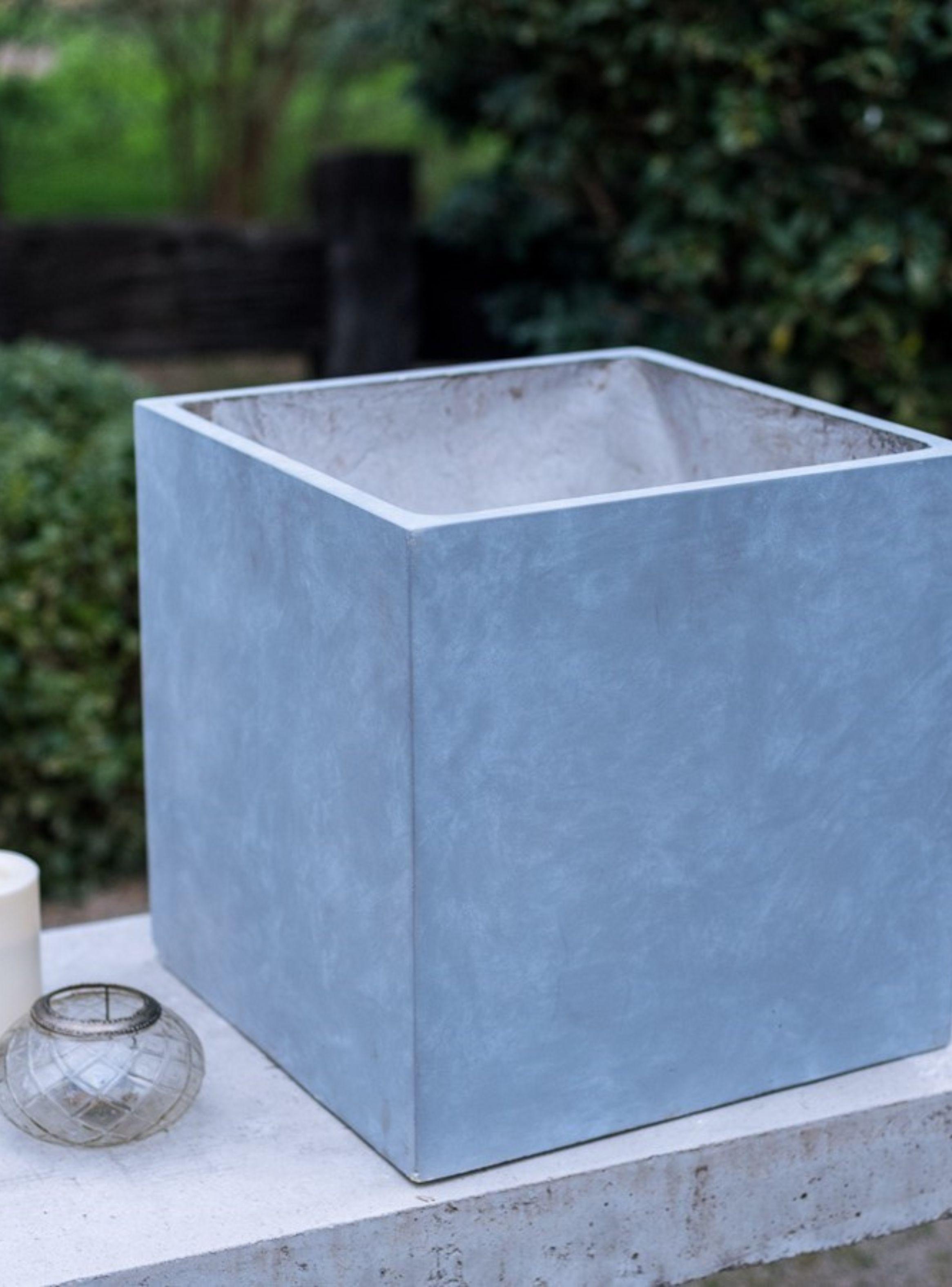 Macetero cuadrado L color gris Vadell Home-1