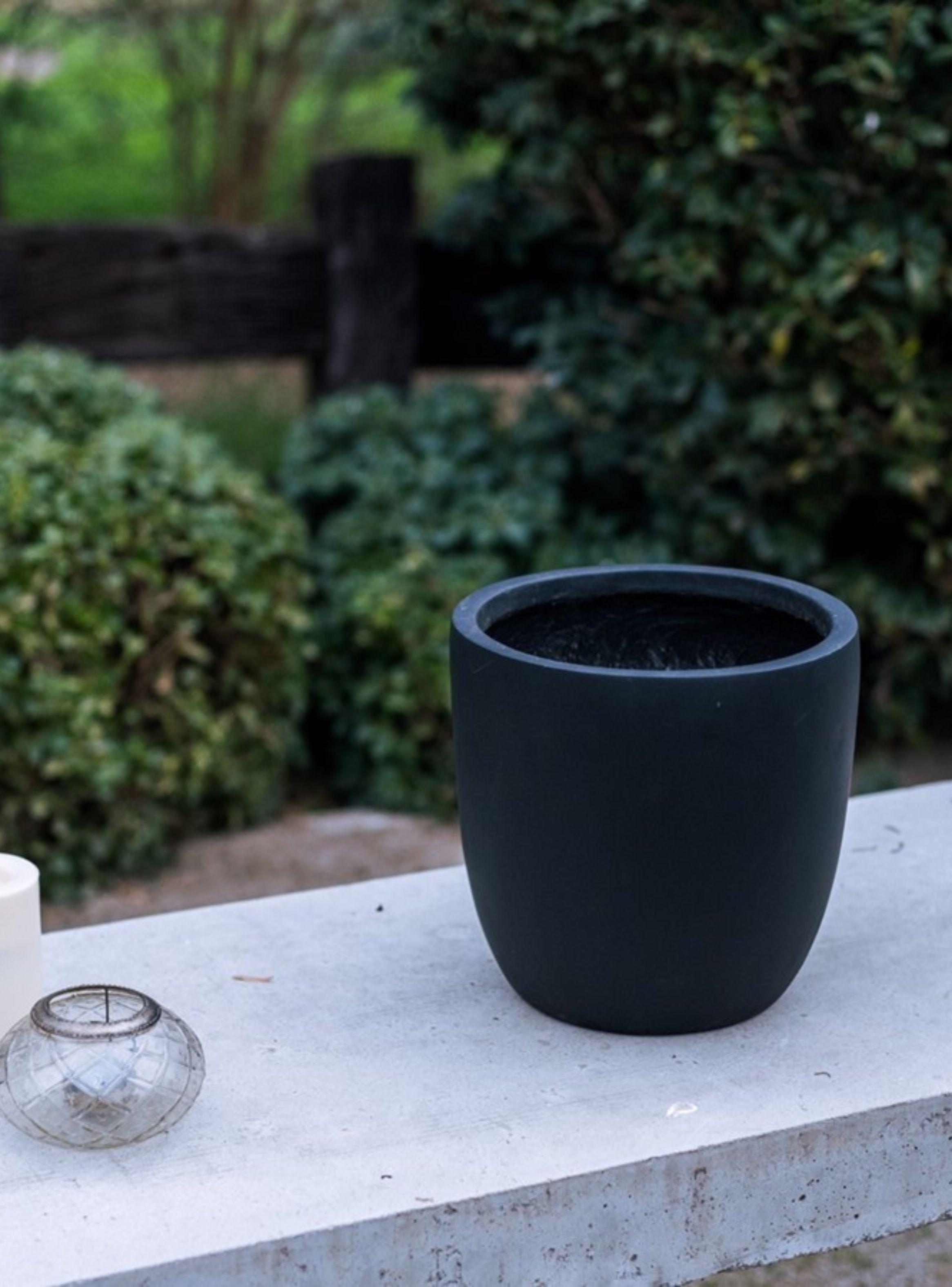 Macetero ovalado S color negro Vadell Home-1