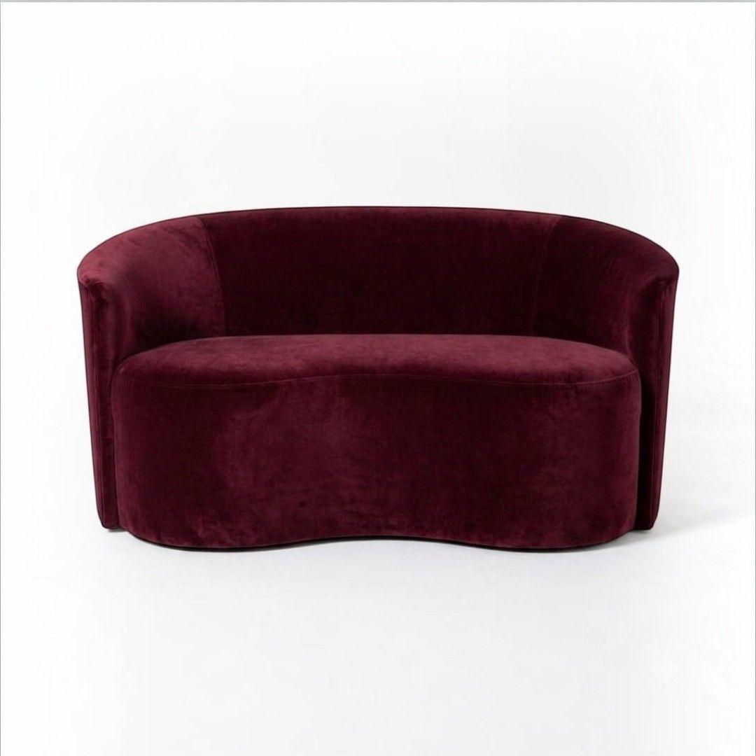 SOFA CURVO EN FELPA BURDEO-1