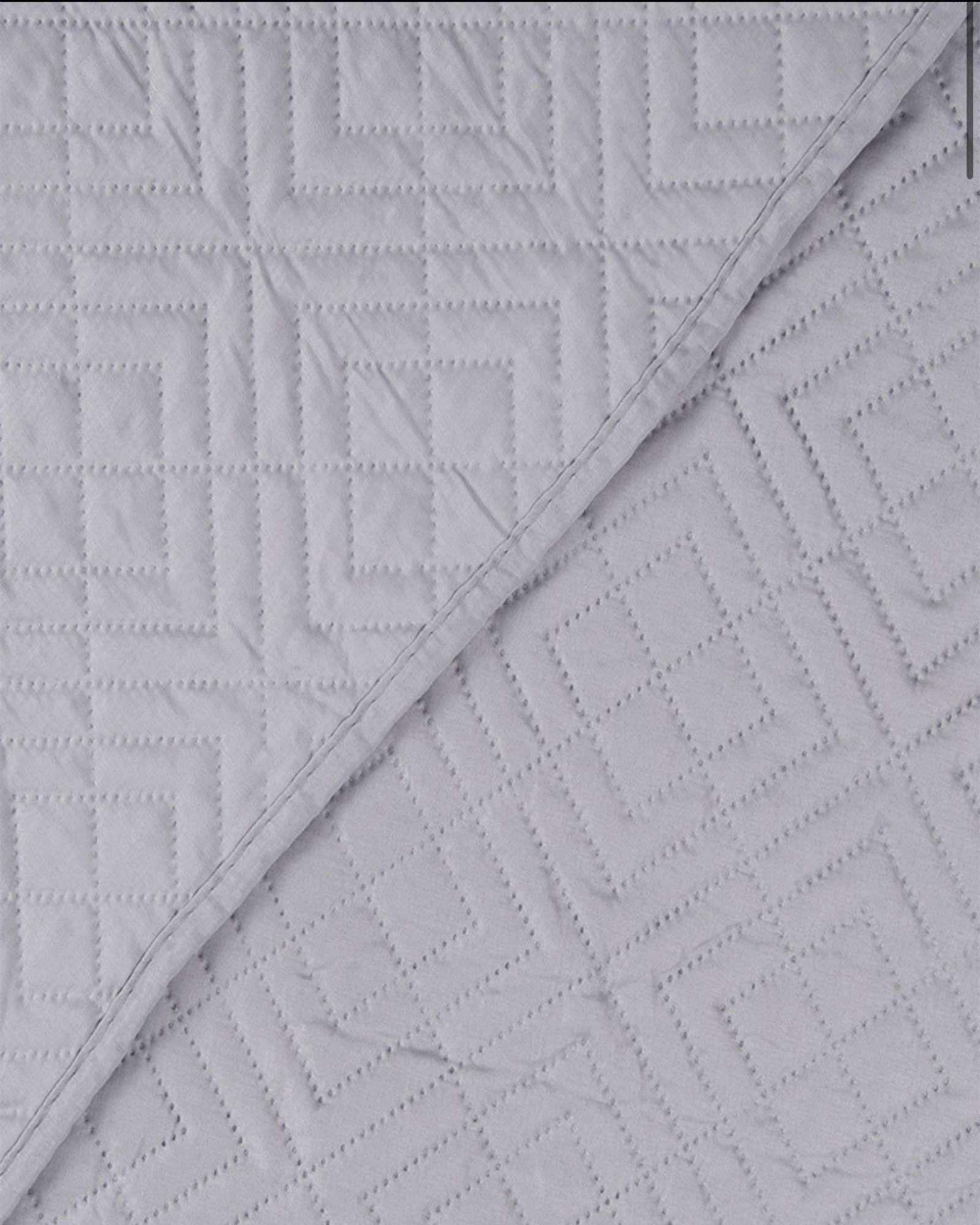 Quilt Cubrecama MAS 1 ALMOHADA DE REGALO plaza y media Mashini B09-2