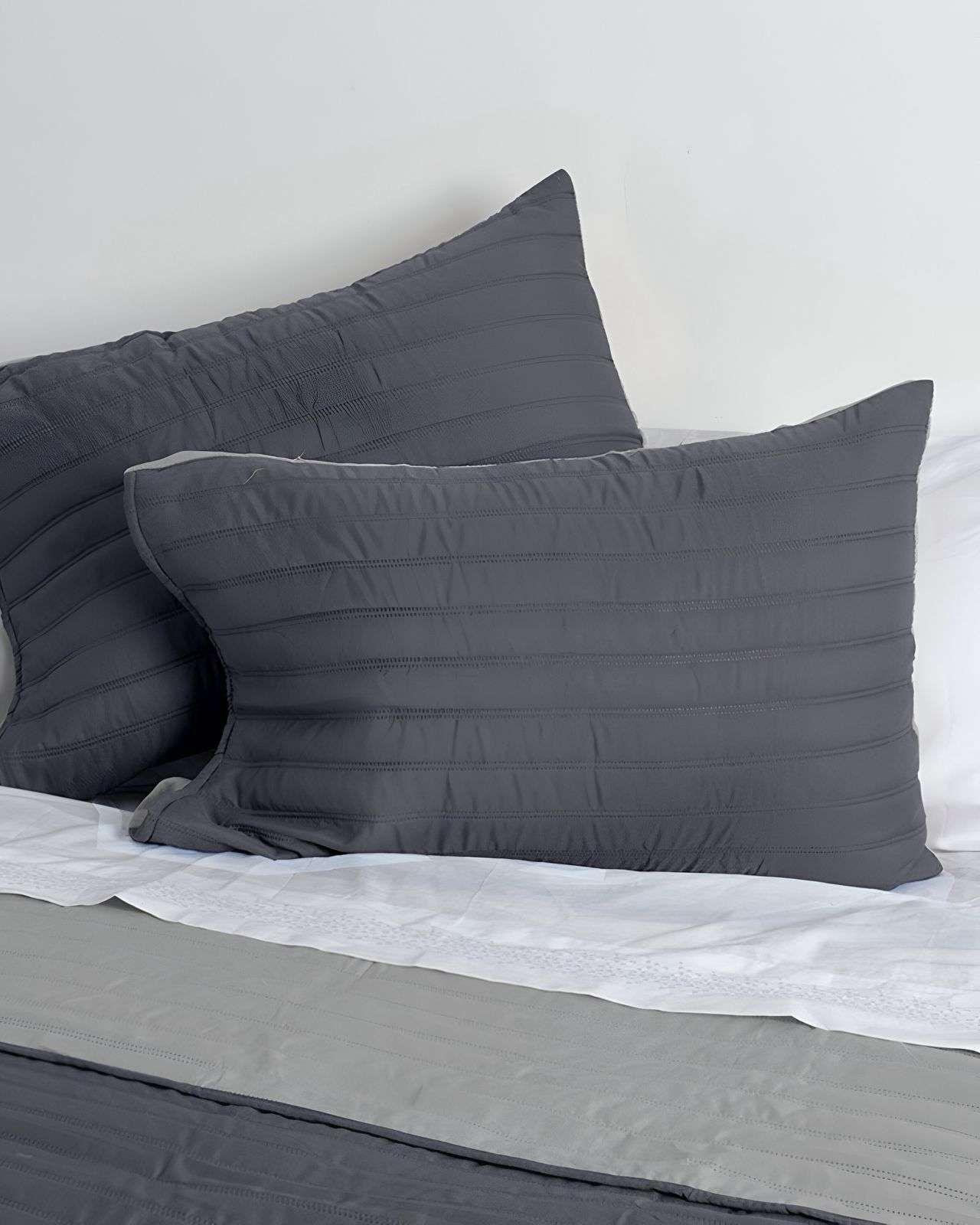 Quilt Cubrecama MAS 2 ALMOHADAS DE REGALO  2 plazas Mashini B48-1
