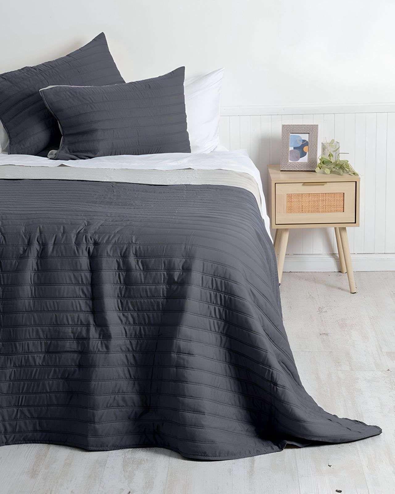 Quilt Cubrecama MAS 2 ALMOHADAS DE REGALO  2 plazas Mashini B48-2