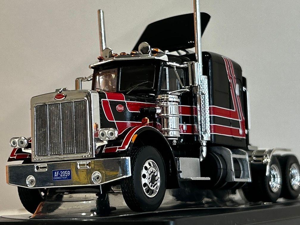 Camión Peterbilt 359 Tractor Truck 1973 – Ixo Models. Miniatura escala 1:43-1