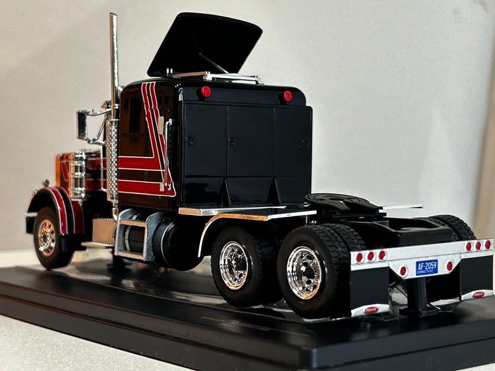 Camión Peterbilt 359 Tractor Truck 1973 – Ixo Models. Miniatura escala 1:43-6
