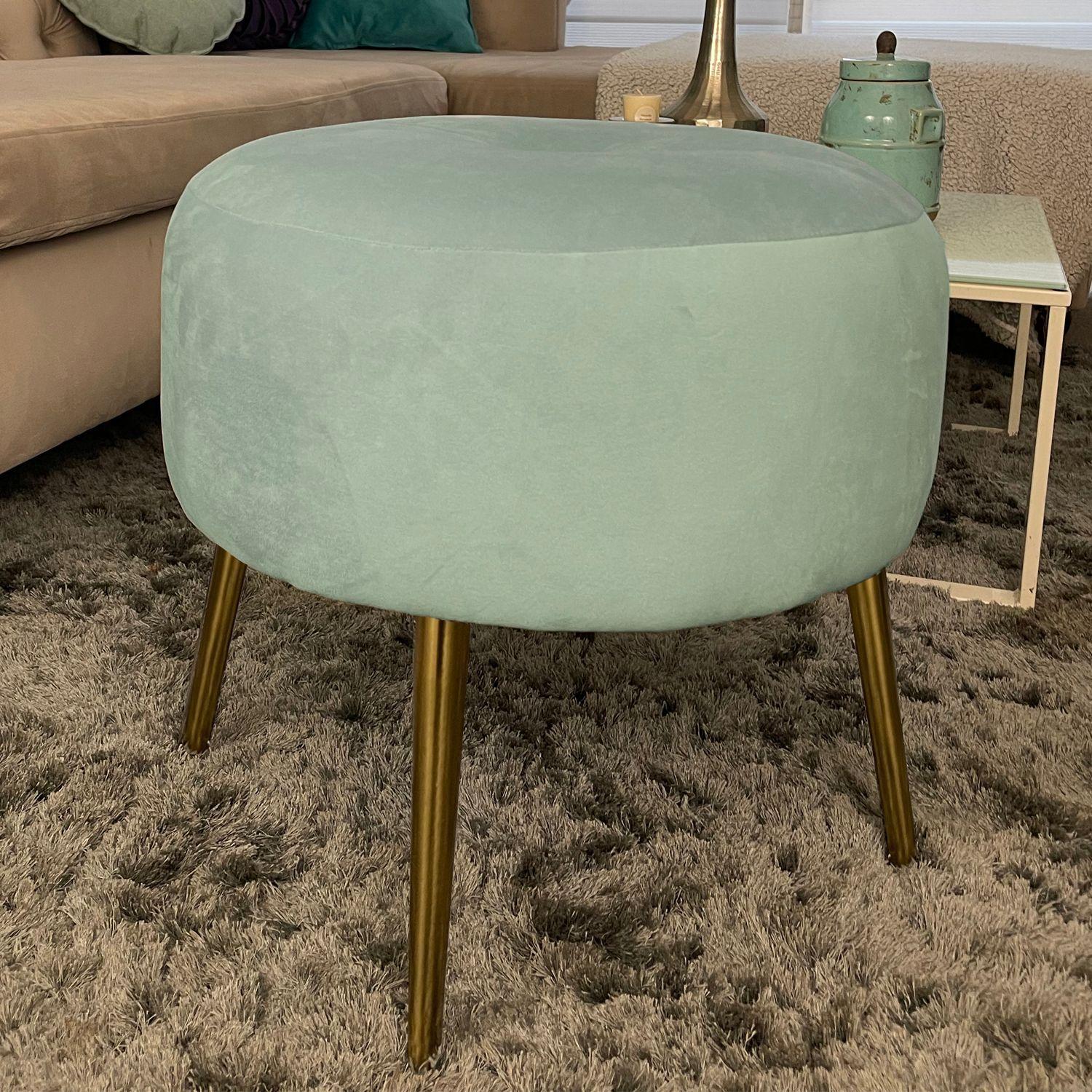 Pouf Ely felpa gris pata dorada-3