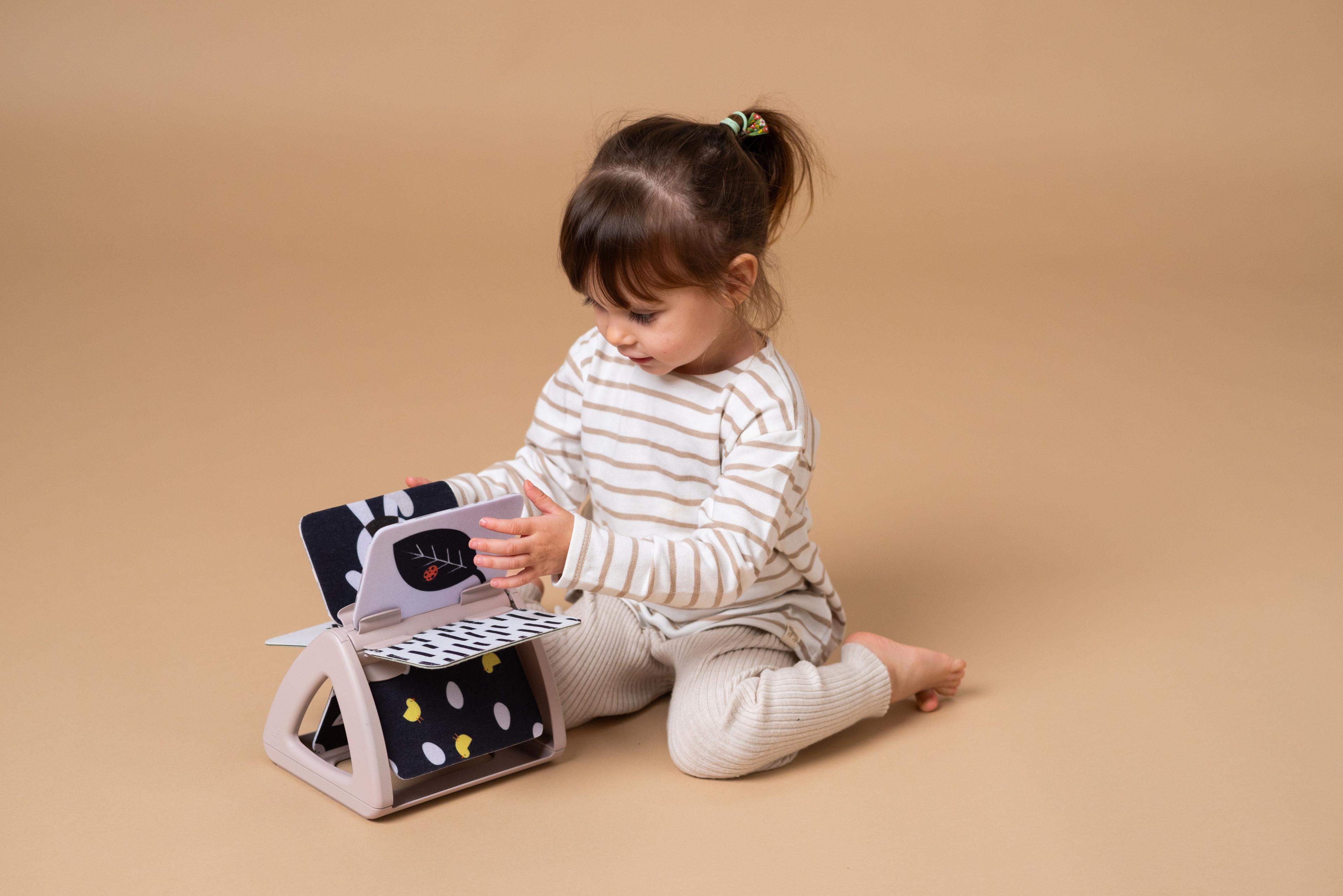 Libro Giratorio De Actividades Blanco y Negro -7