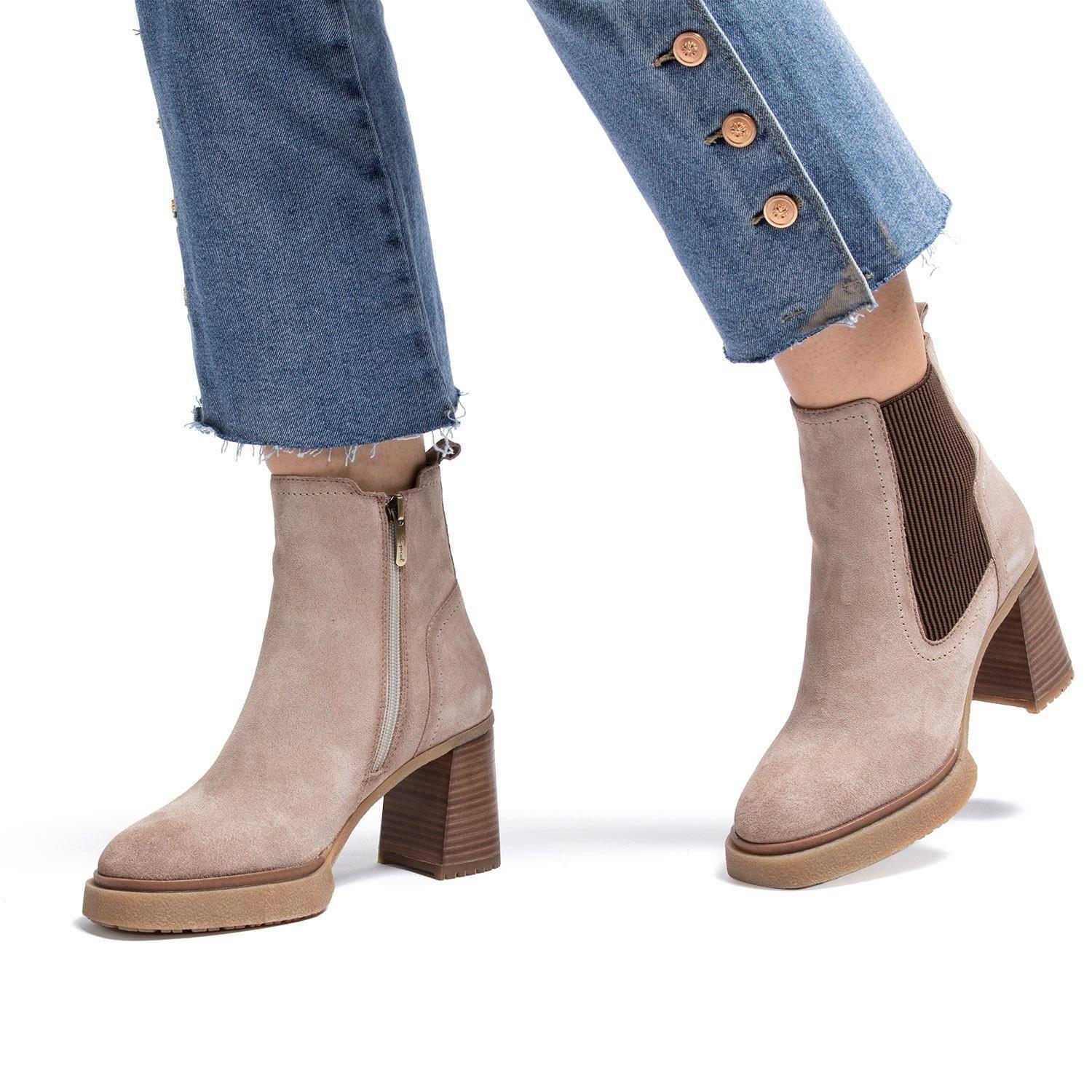 Botin  Pepa  Gacel  Arena  0659354-1