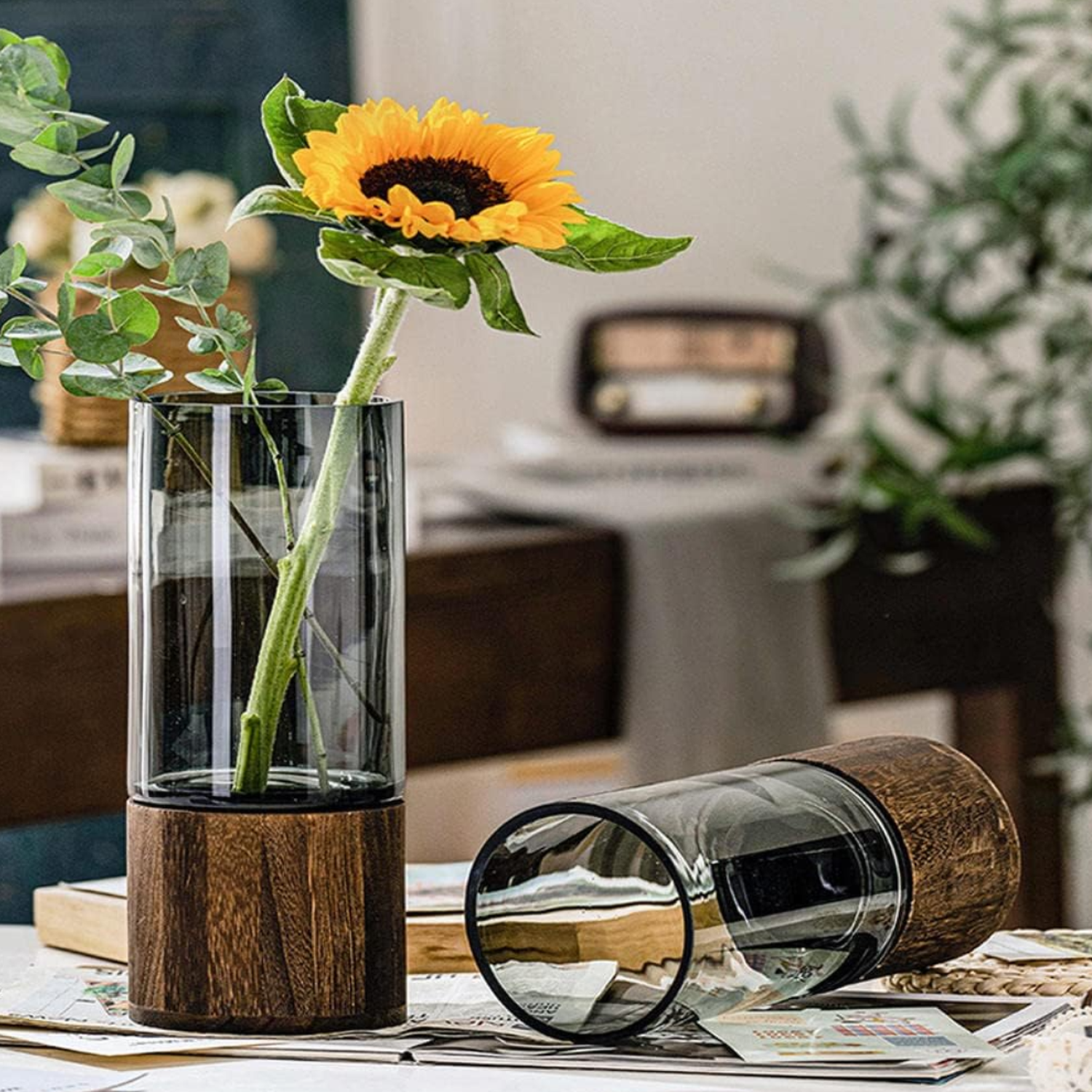 Florero Decorativo De Vidrio Liso Tonos Gris Con Base Madera-4