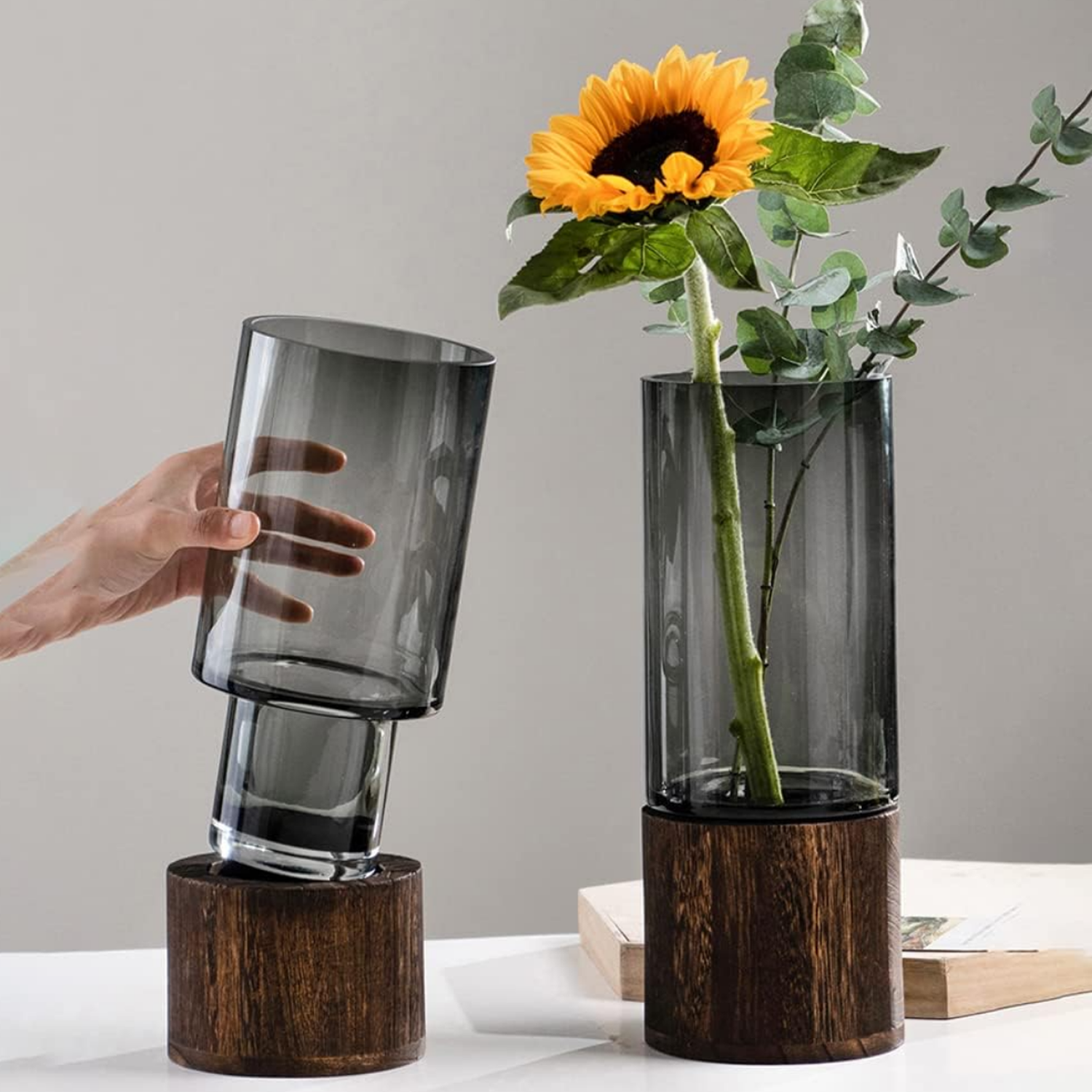 Florero Decorativo De Vidrio Liso Tonos Gris Con Base Madera-5