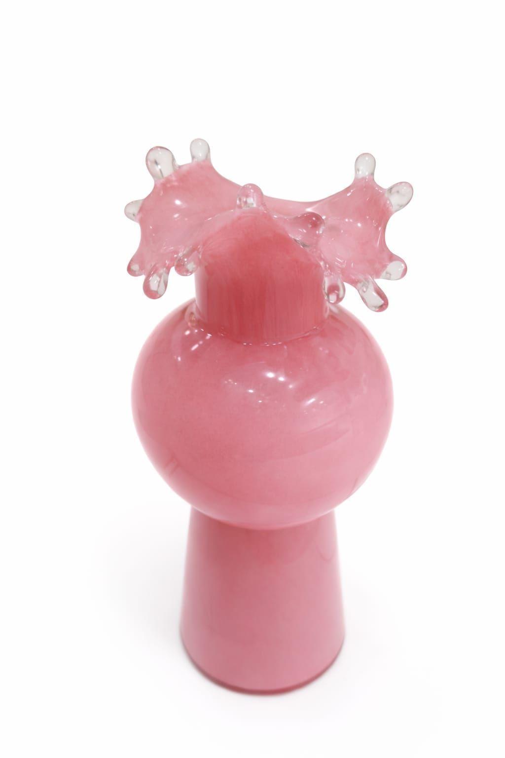 Florero de Vidrio Rosa con Boca Ondulada Artesanal 32 cm | Decoración Elegante -0