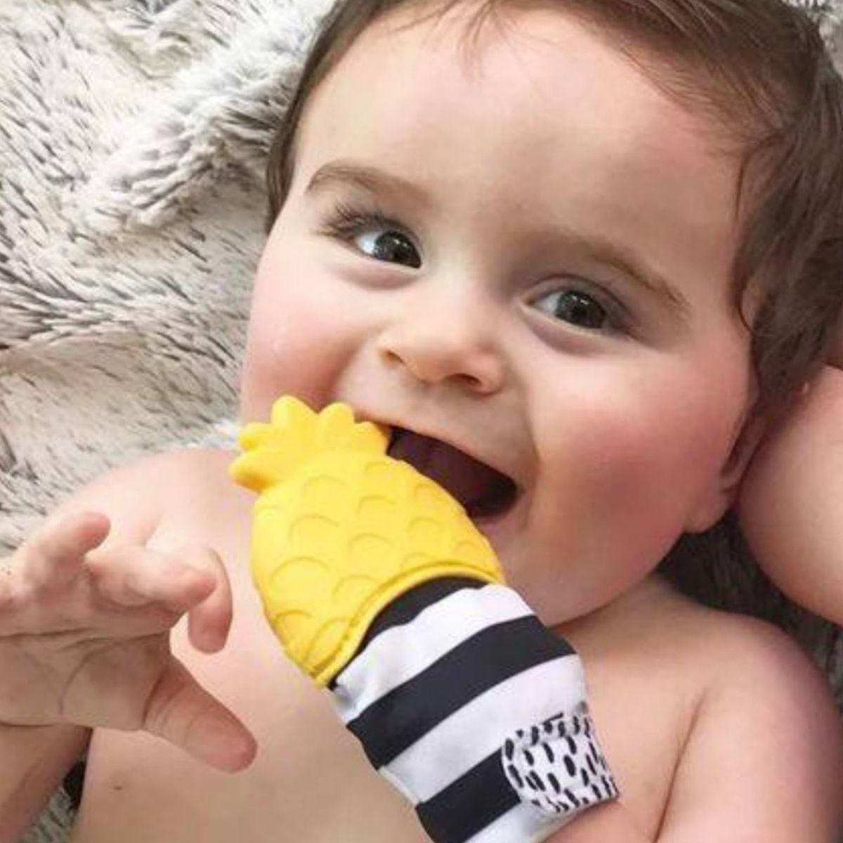 SET 3 MORDEDORES FORMA DE GUANTE RASCA ENCIAS BEBE LAU-1