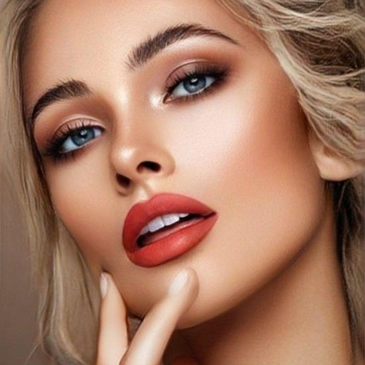 PAQ 24 LABIALES EN BARRA EFECTO MATE 12 TONOS 3,8GR LAU-9