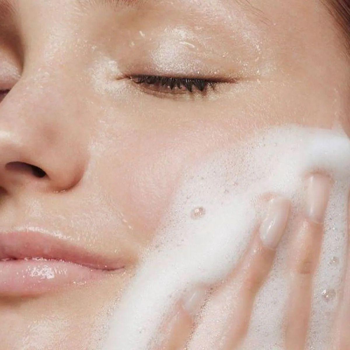 ESPUMA LIMPIADORA FACIAL VITAMINA B5 + ACIDO HIALURONICO LAU-6
