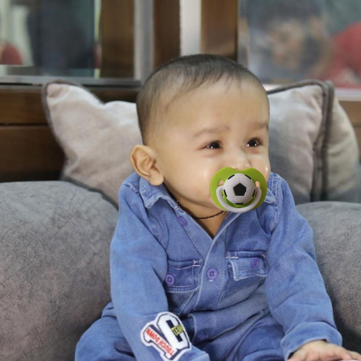 SET 5 CHUPETES DISEÑO DIVERTIDO FUTBOL SUAVE BEBE LAU-8