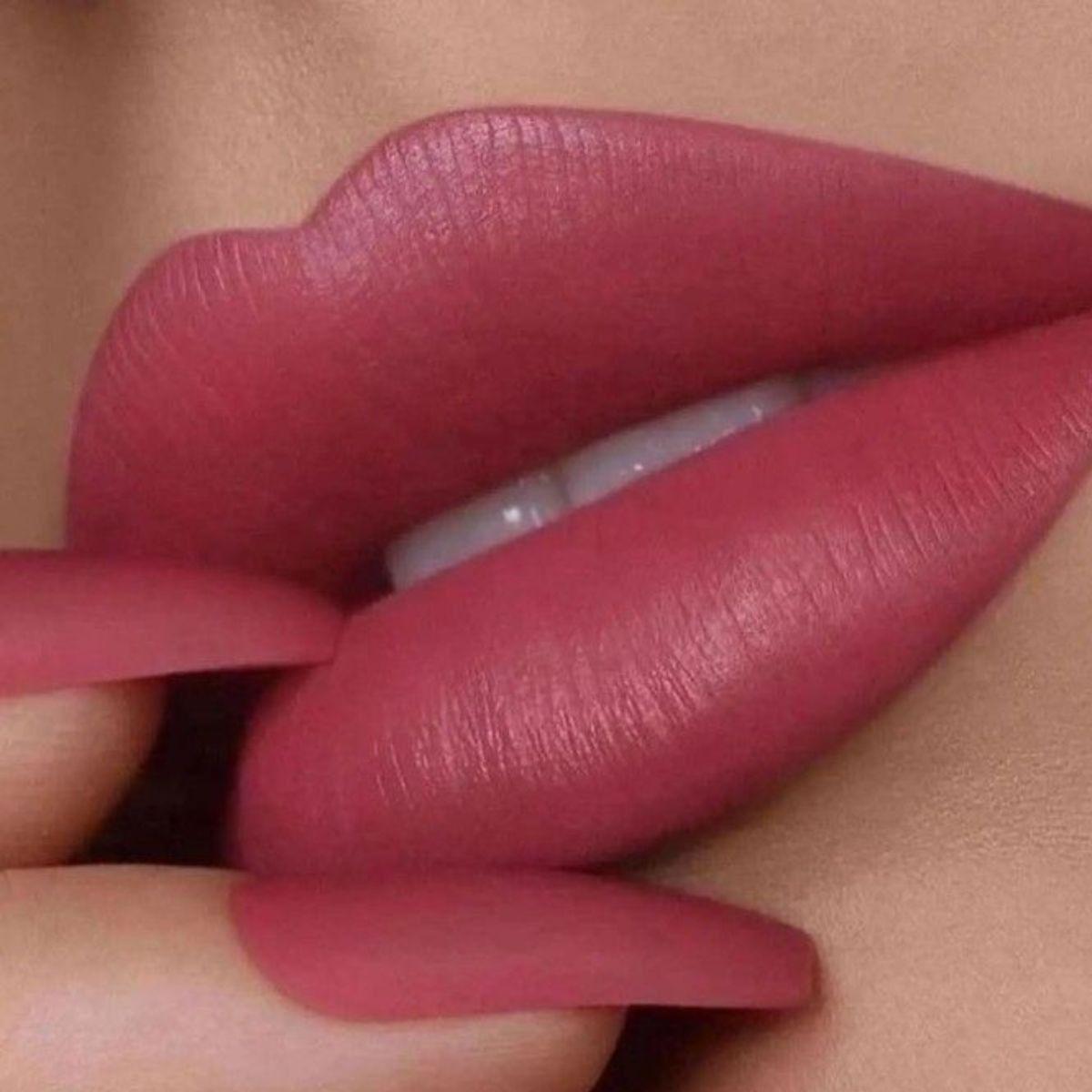 PAQ 24 LABIALES EN BARRA EFECTO MATE 12 TONOS ELEGANTE LAU-9