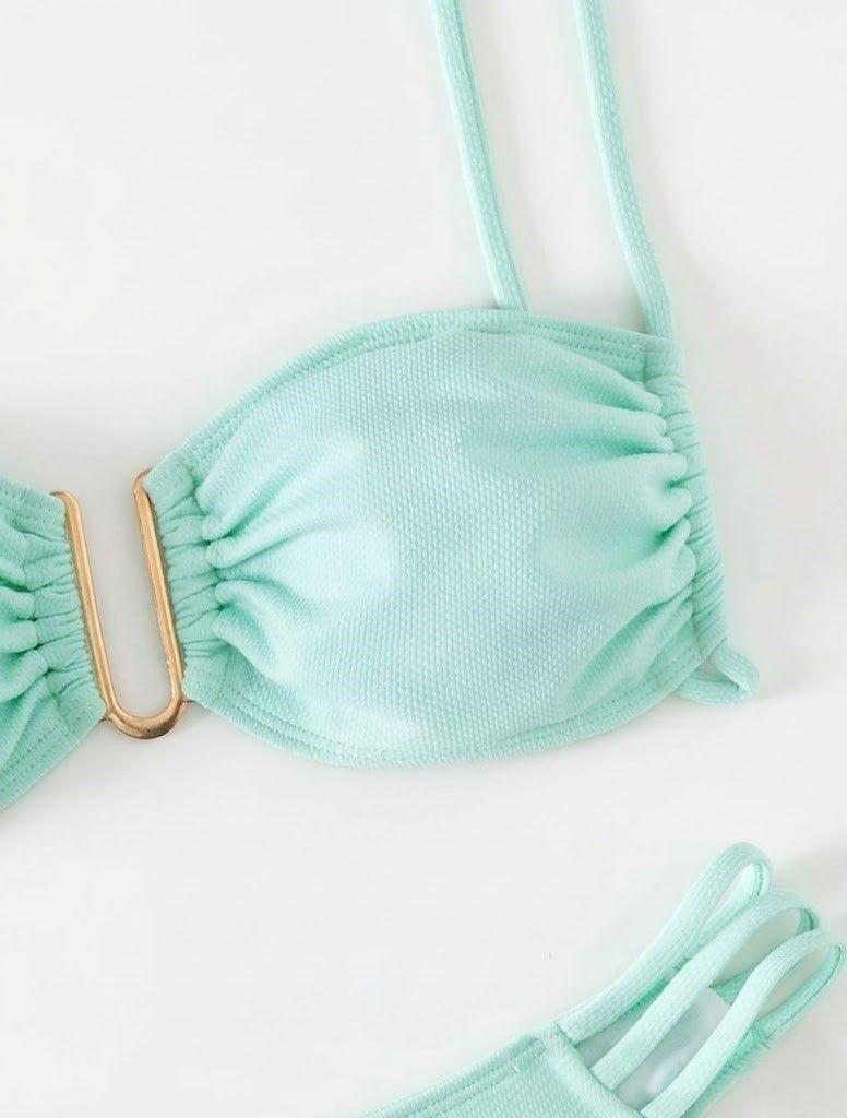 Bikini Verde Menta Texturizado con Detalle Dorado y Tiras Laterales-6