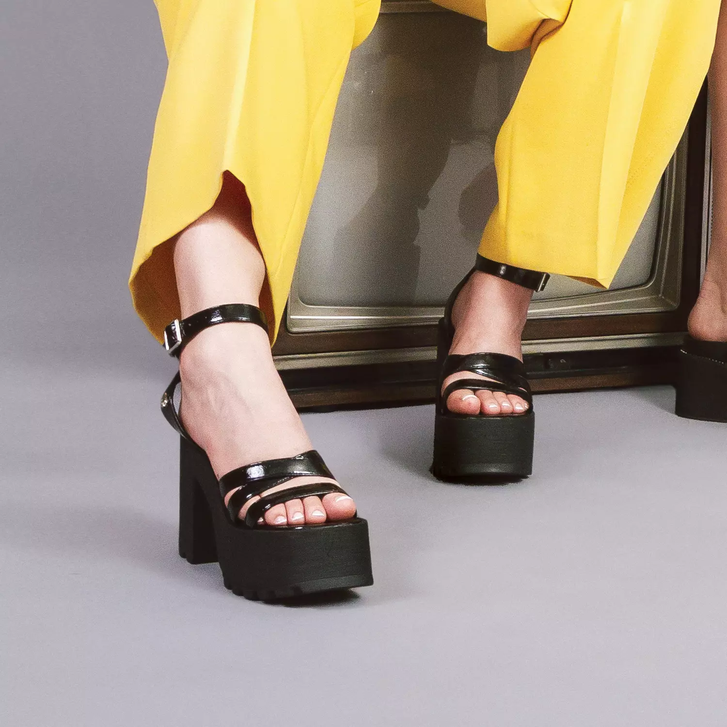 Sandalia Plataforma Negra Mujer 35282 Gotta-6