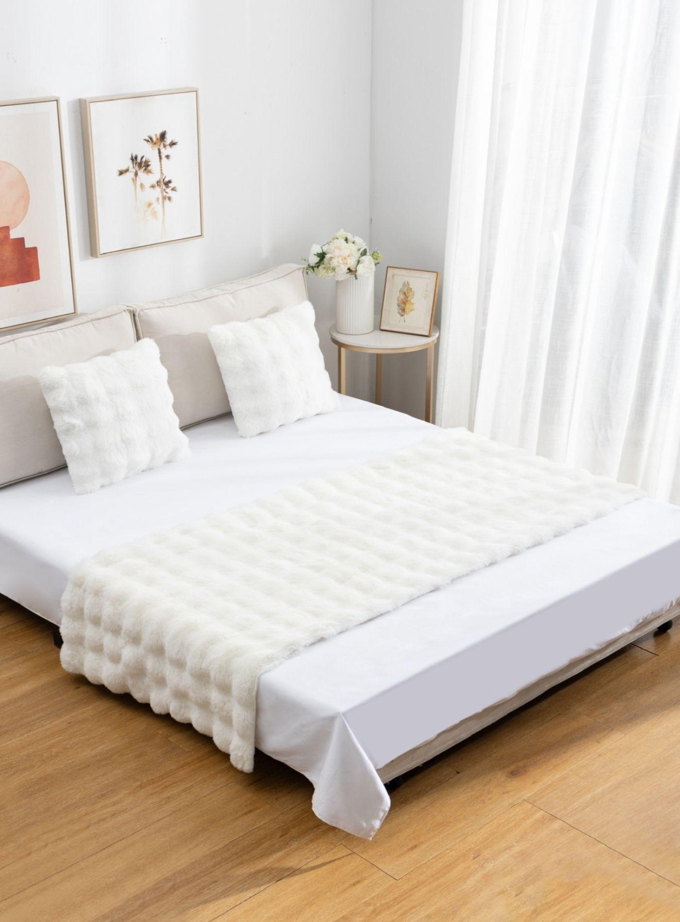 PIECERA DE CAMA ELEGANTE EXTRA SUAVE SIN FUNDAS TH20-2